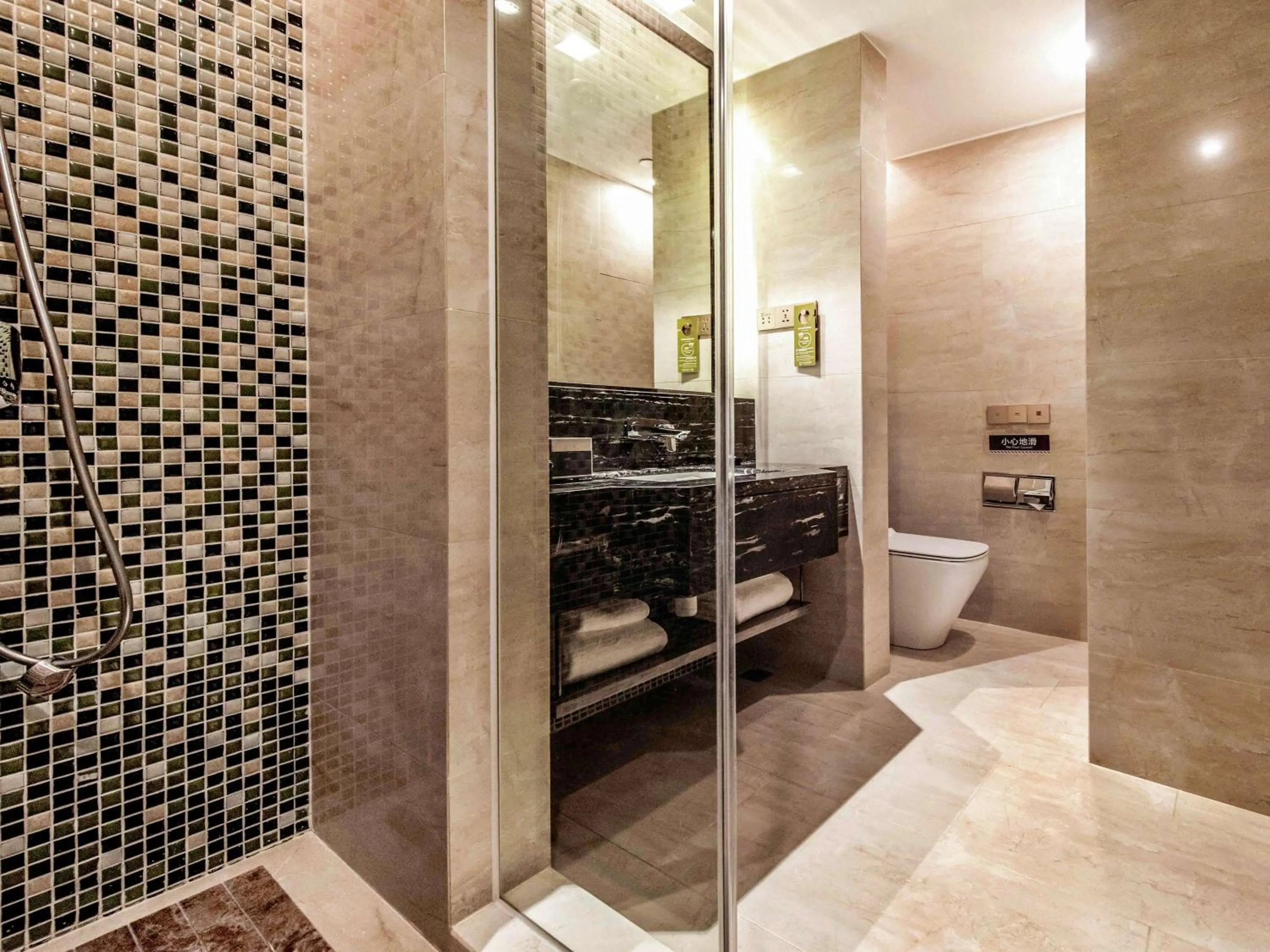 Photo of the whole room in Mercure Chongqing Downtown