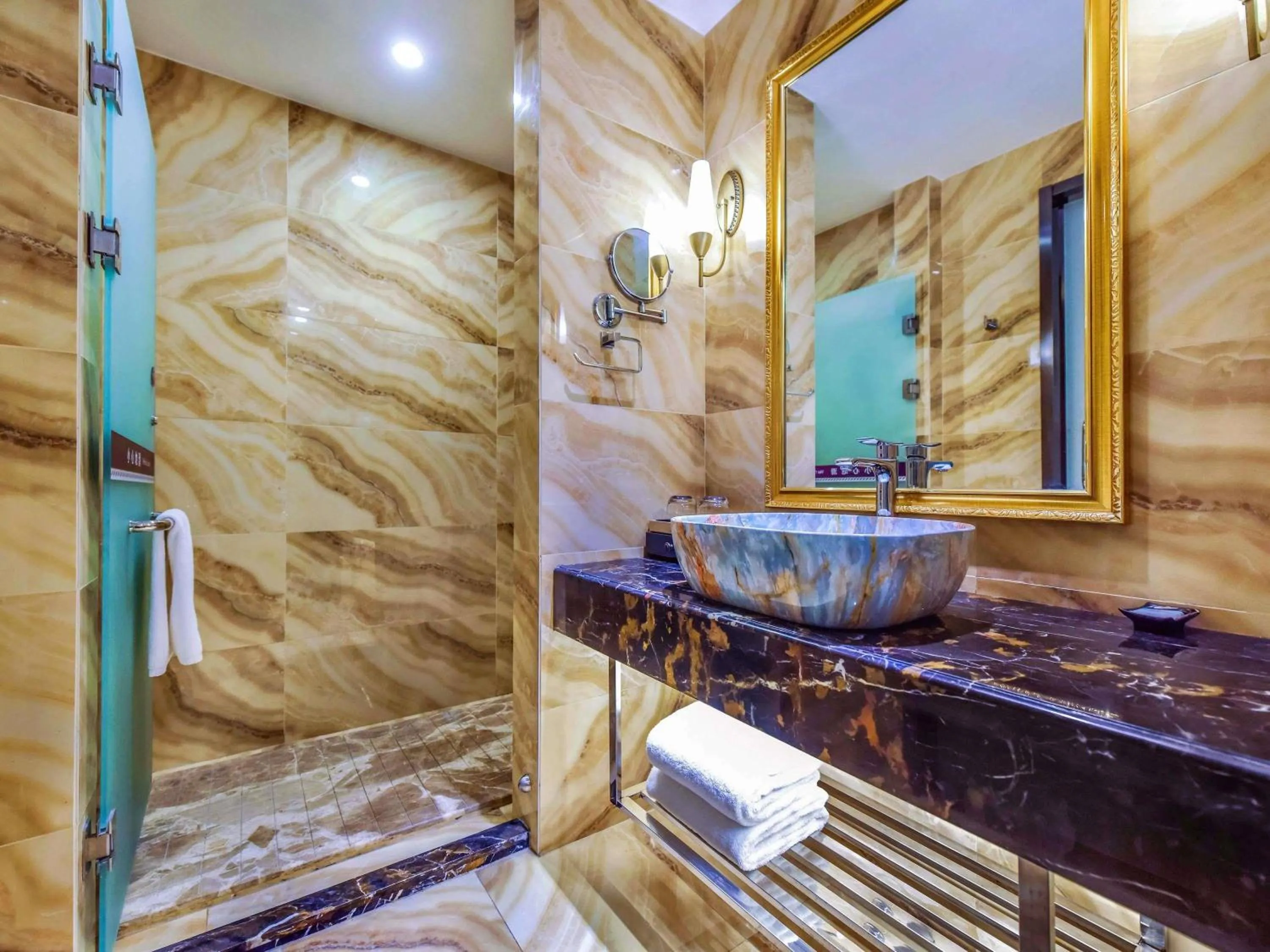 Bedroom in Mercure Chongqing Downtown