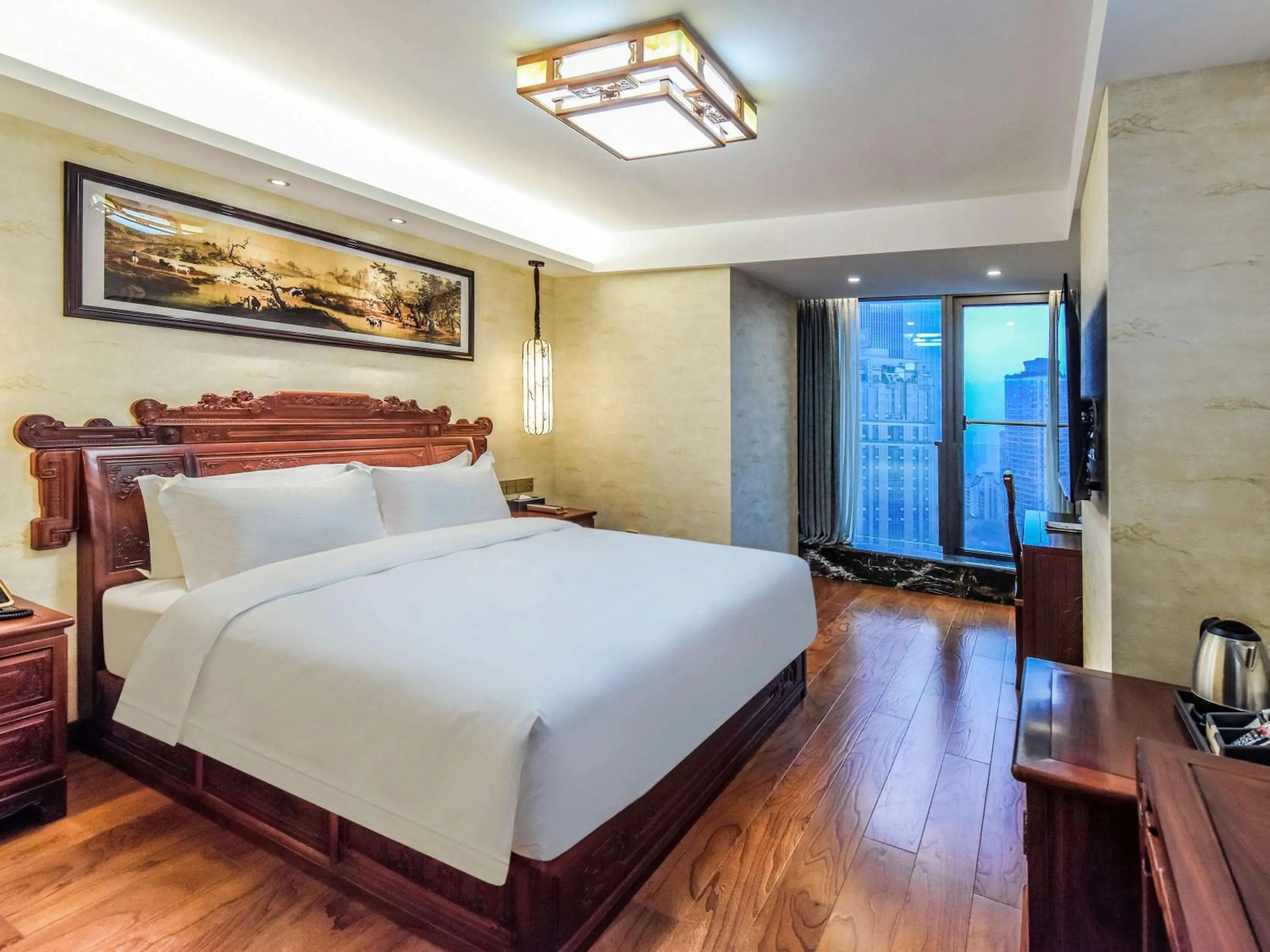 Photo of the whole room, Bed in Mercure Chongqing Downtown