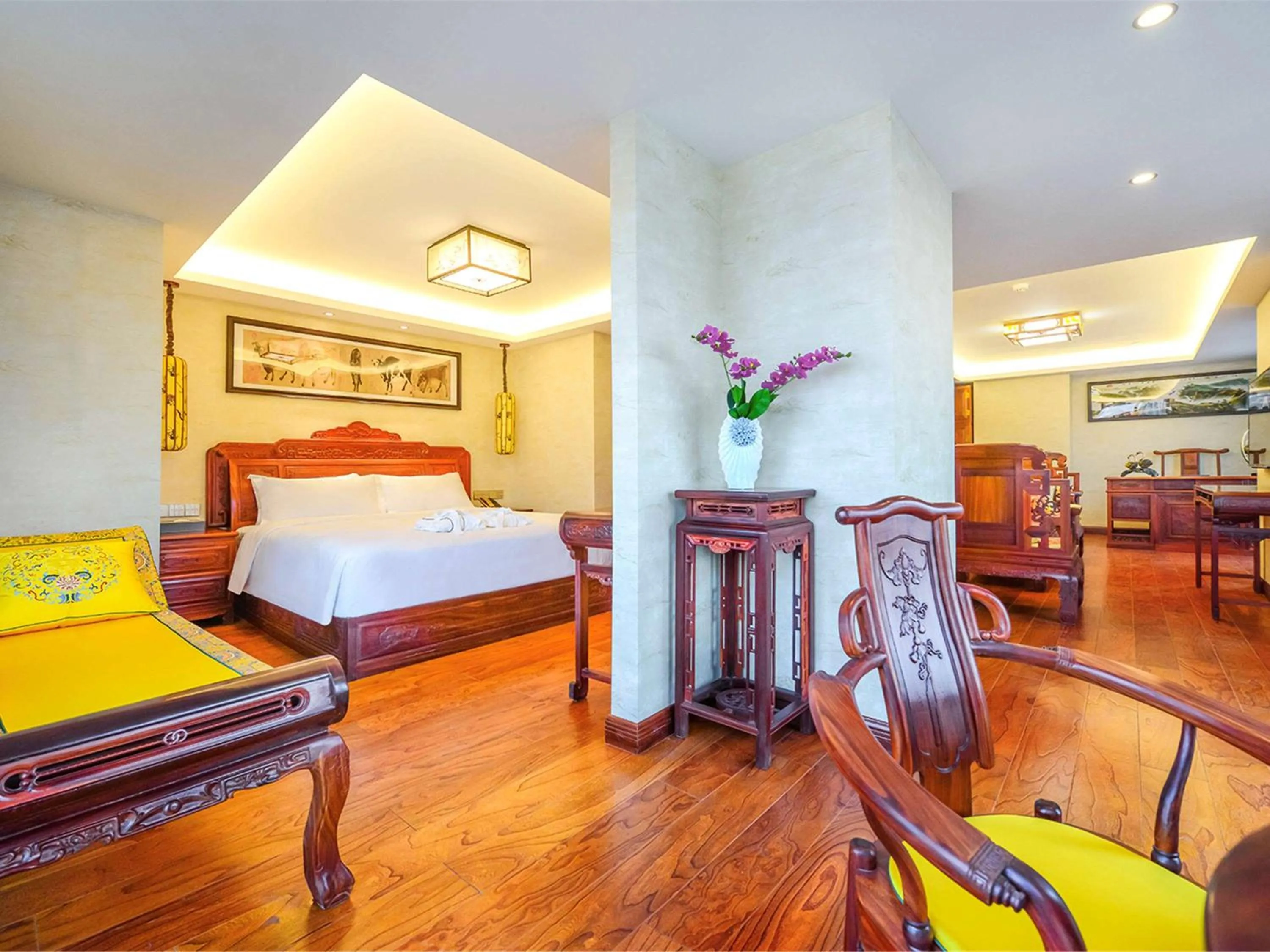 Photo of the whole room, Bed in Mercure Chongqing Downtown