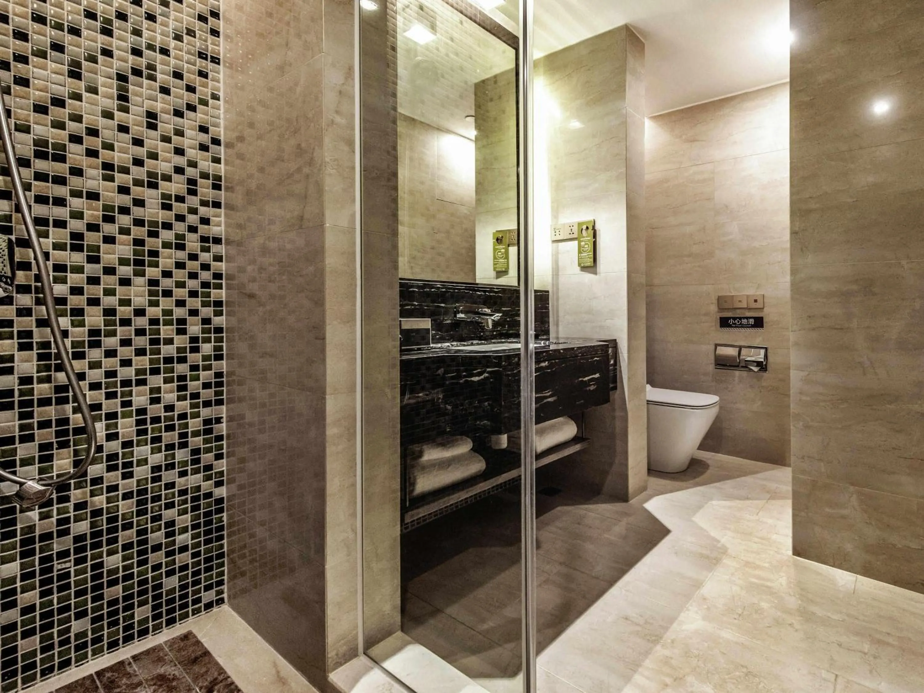 Bedroom in Mercure Chongqing Downtown