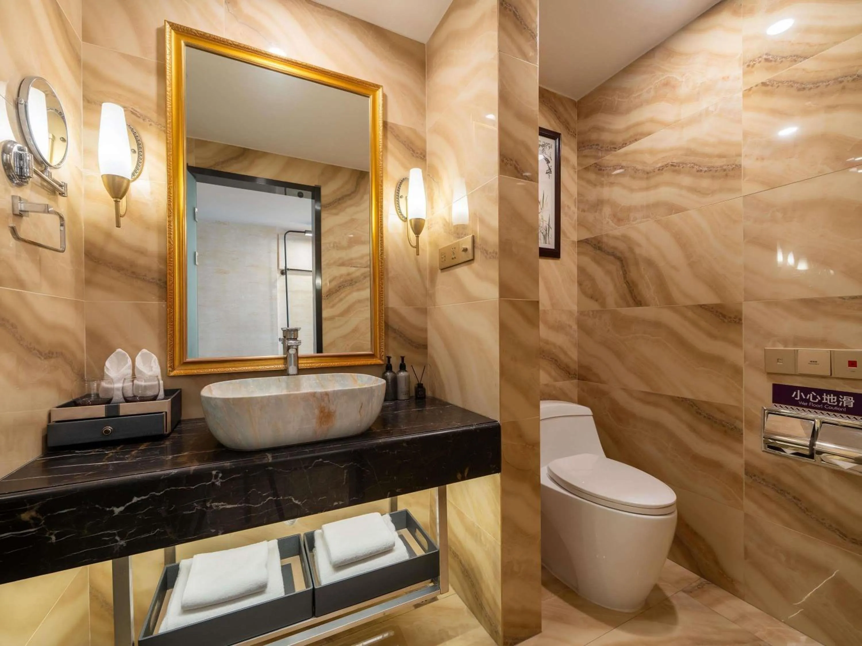 Bedroom in Mercure Chongqing Downtown