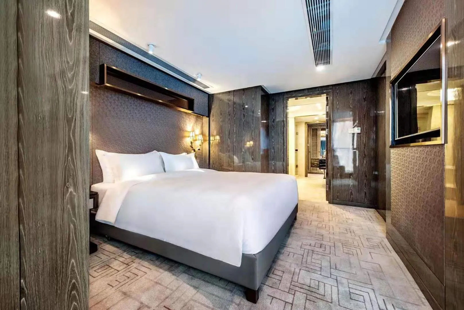 Bed in Mercure Chongqing Downtown