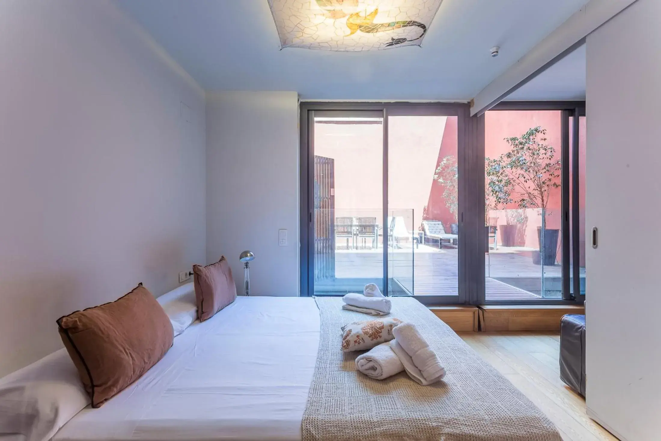 Three-Bedroom Apartment with Terrace in My Space Barcelona Pool City Center Three-Bedroom Apartment with Terrace in My Space Barcelona Pool City Center