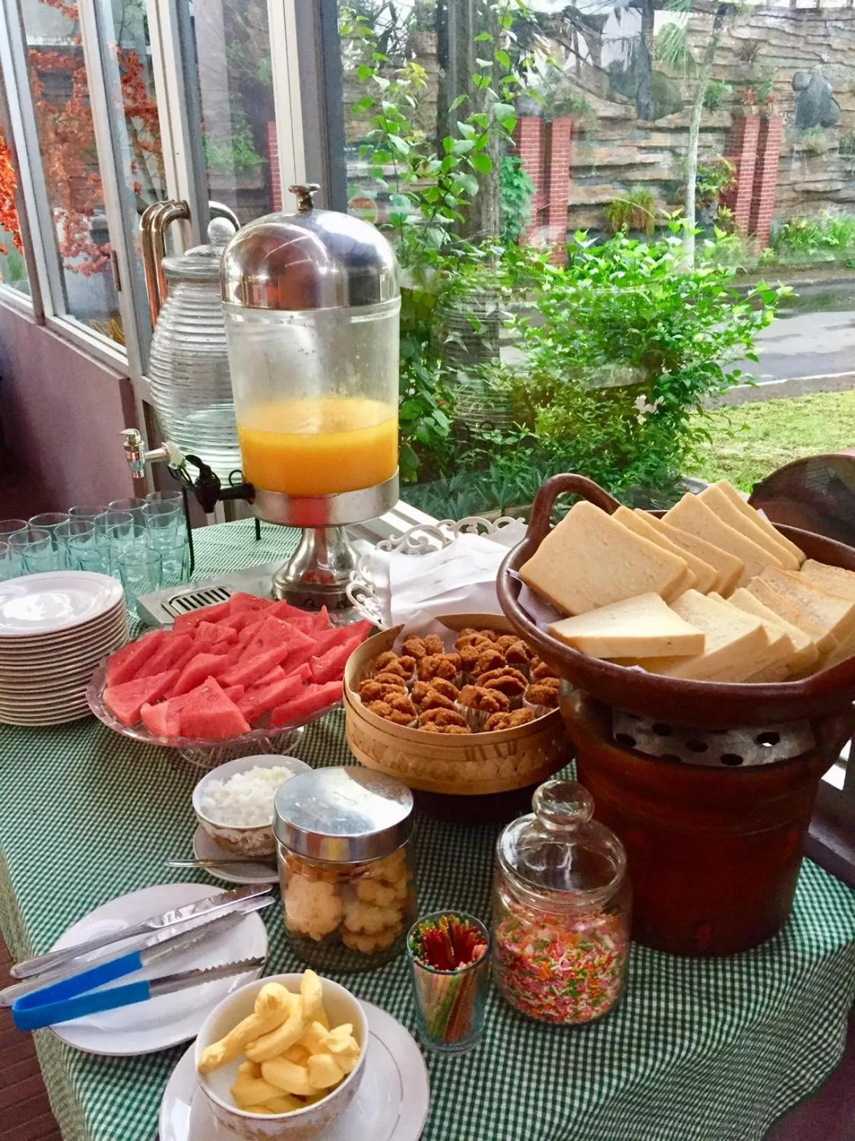 Restaurant/places to eat in Mandalawangi Hotel Syariah