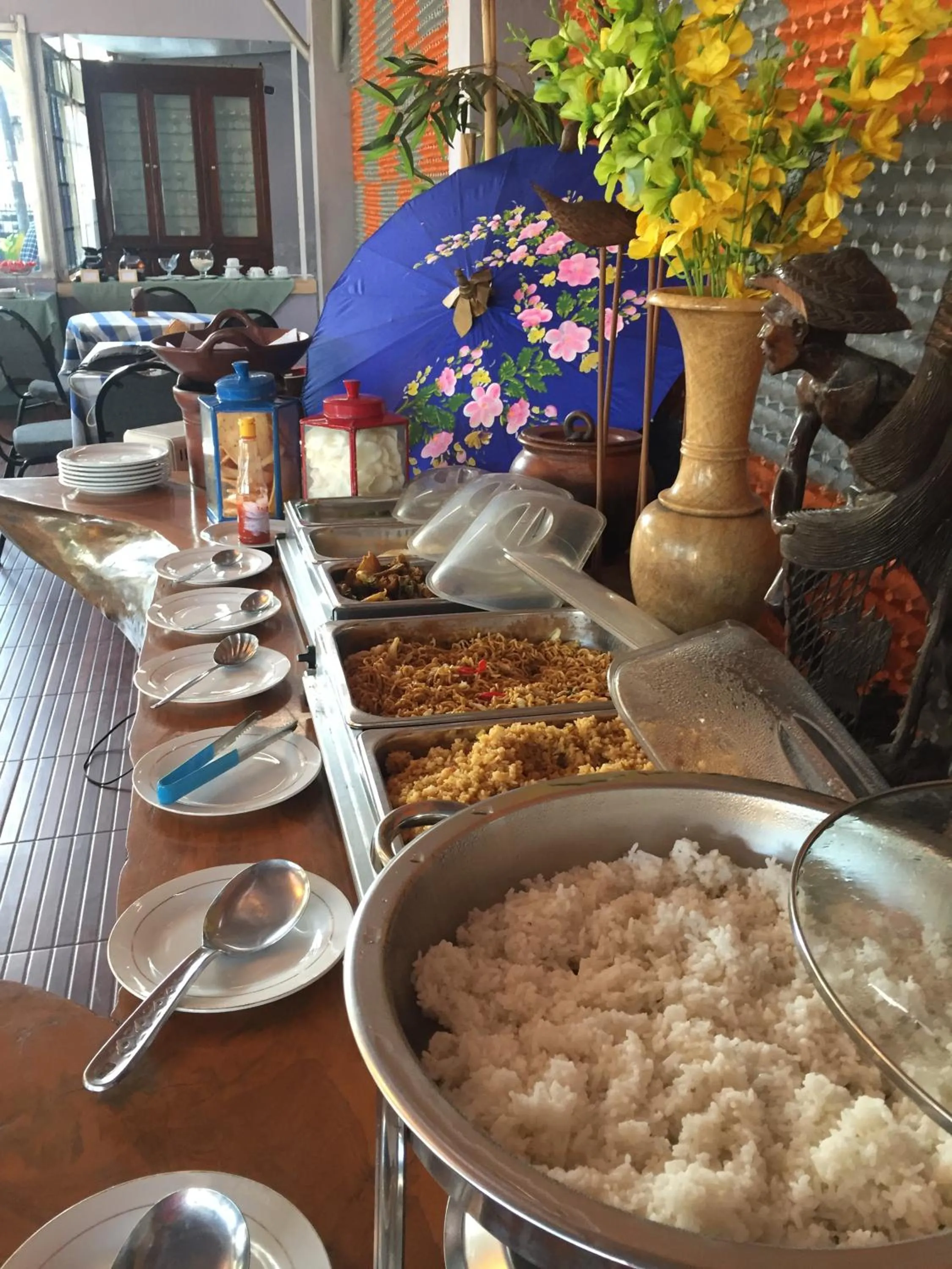 Buffet breakfast in Mandalawangi Hotel Syariah