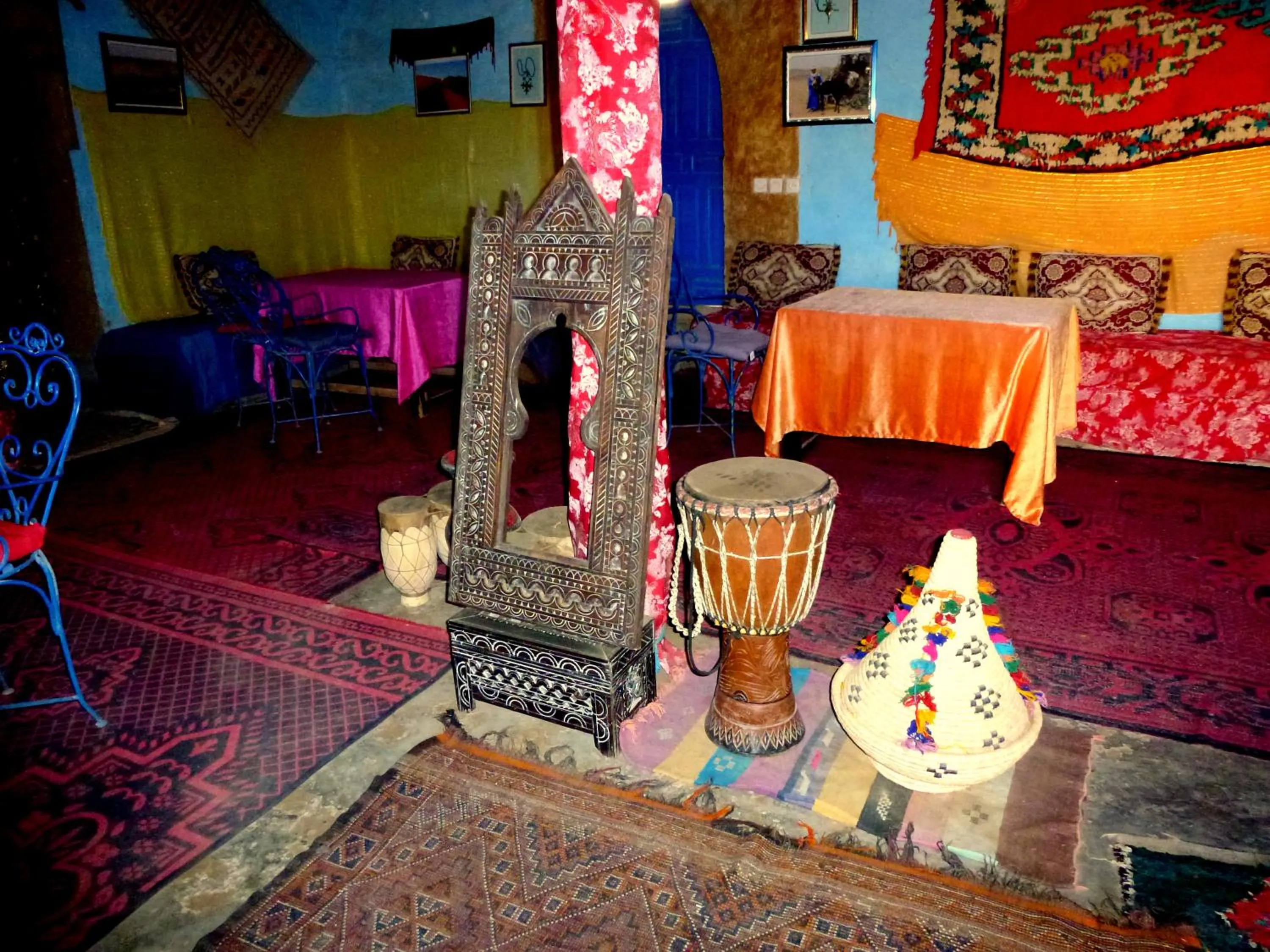 Lobby or reception in La Vallée des Dunes - Auberge, randonnées et circuits