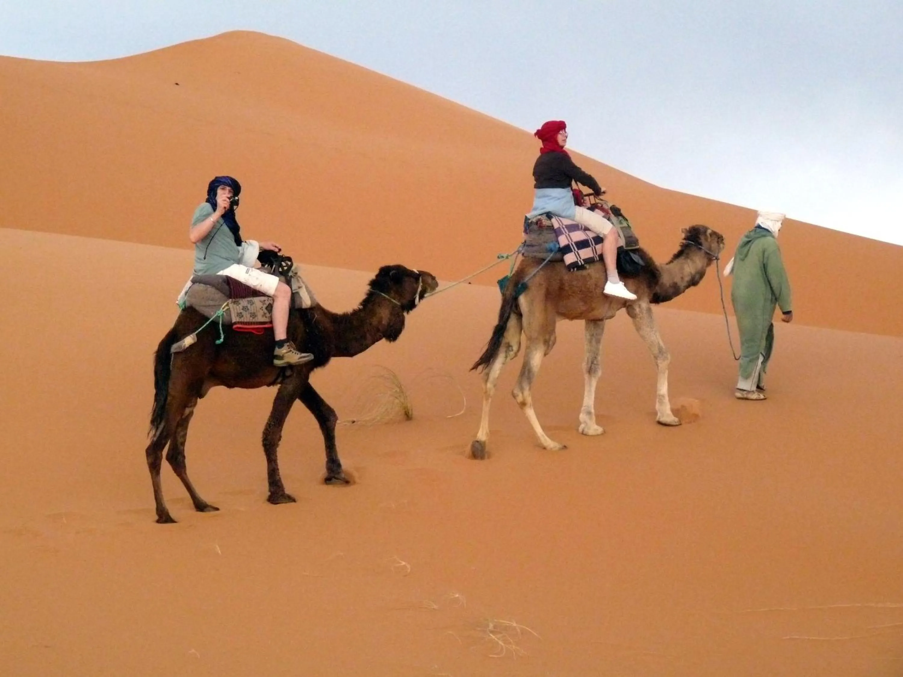 group of guests in La Vallée des Dunes - Auberge, randonnées et circuits
