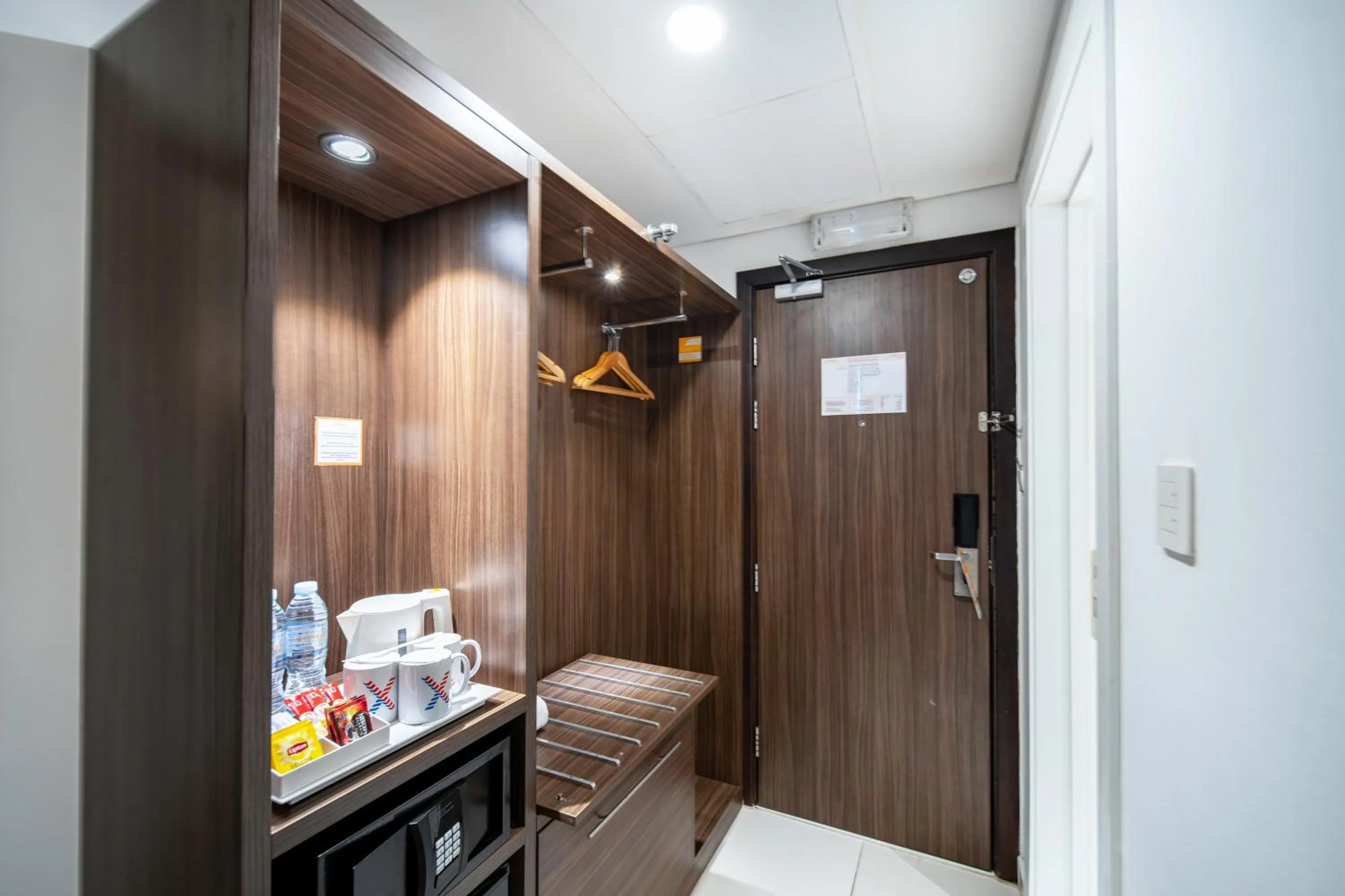 wardrobe in Citymax Hotel Ras Al Khaimah