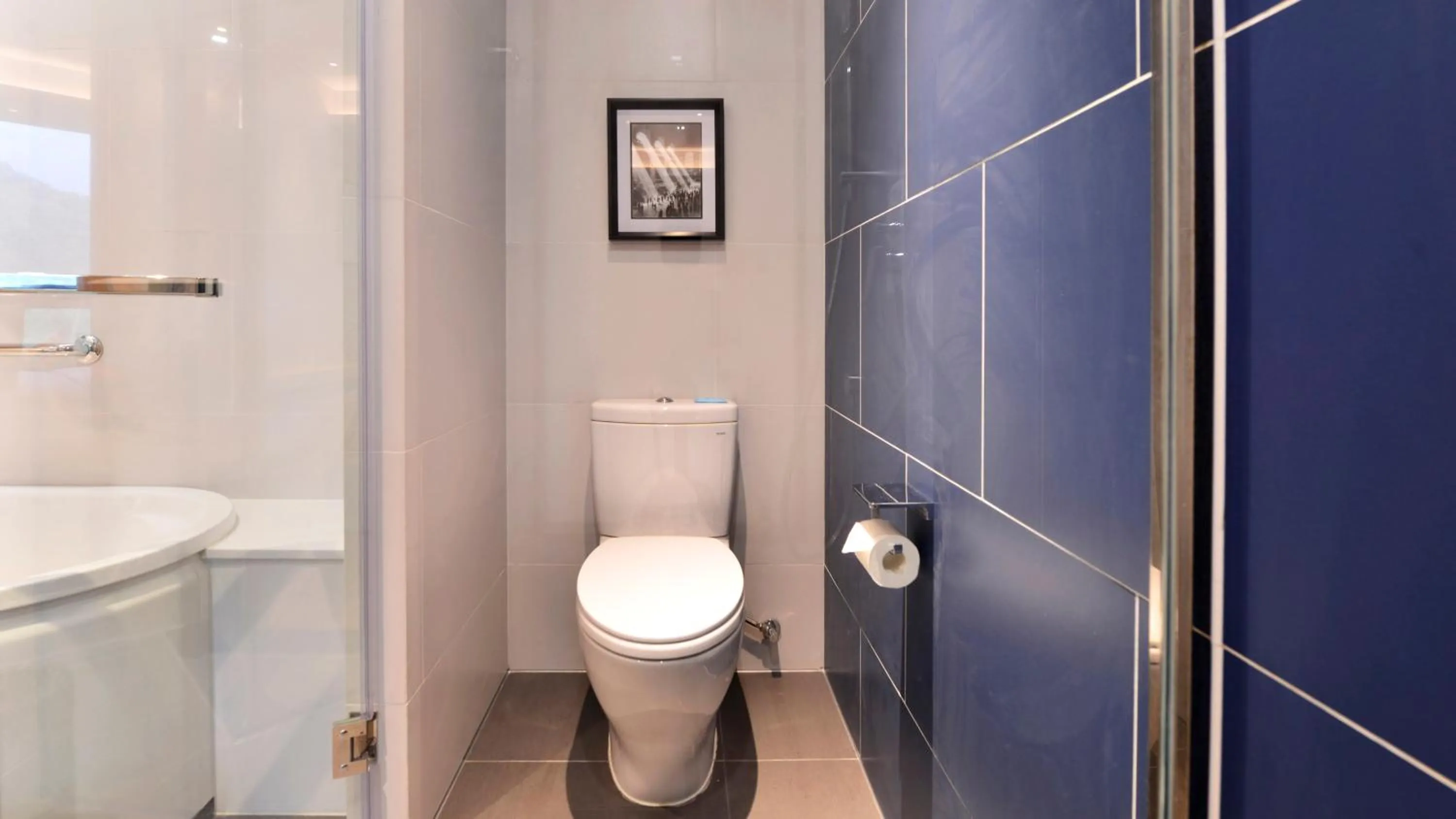 Bathroom in Holiday Inn Express Luanchuan by IHG