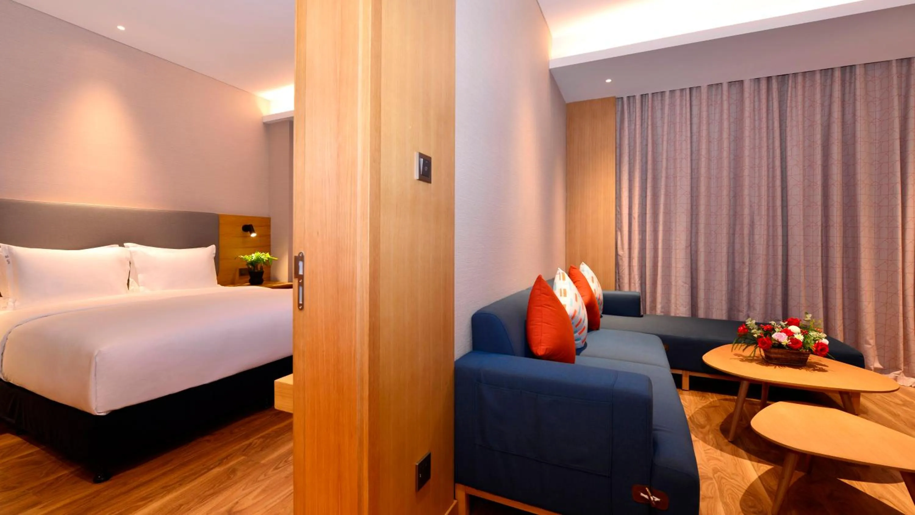 Photo of the whole room, Bed in Holiday Inn Express Luanchuan by IHG