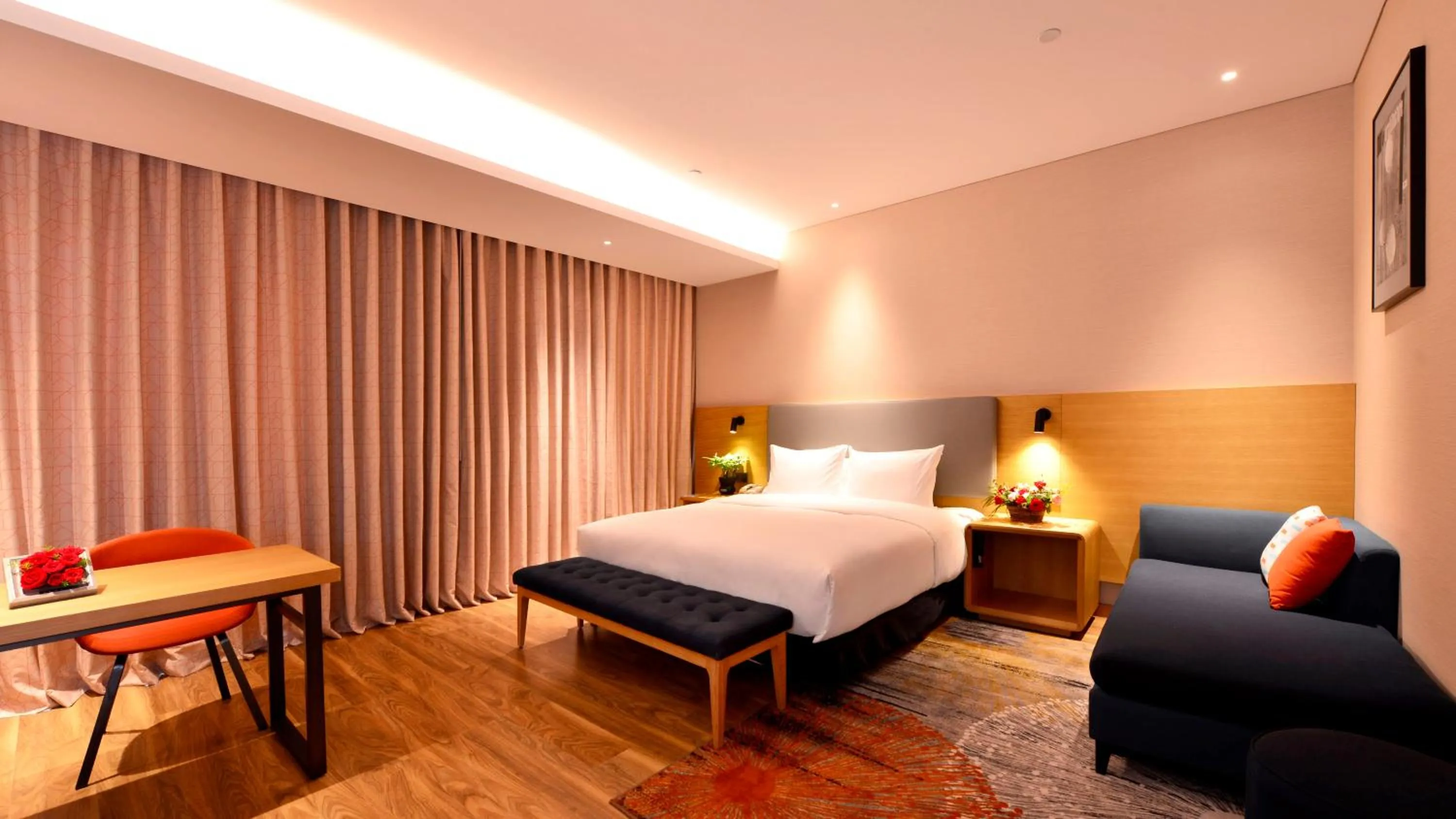 Photo of the whole room, Bed in Holiday Inn Express Luanchuan by IHG