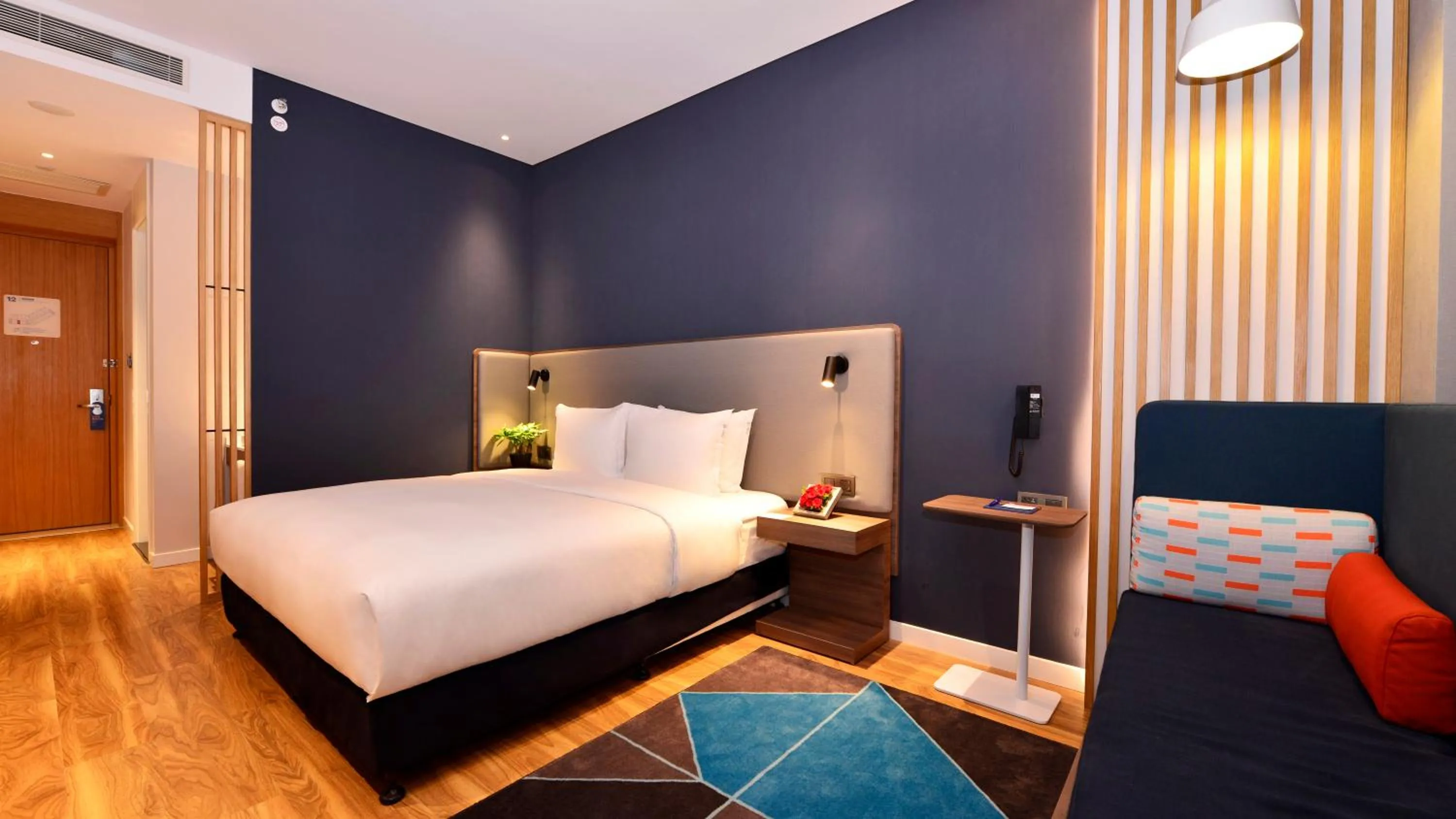 Photo of the whole room, Bed in Holiday Inn Express Luanchuan by IHG