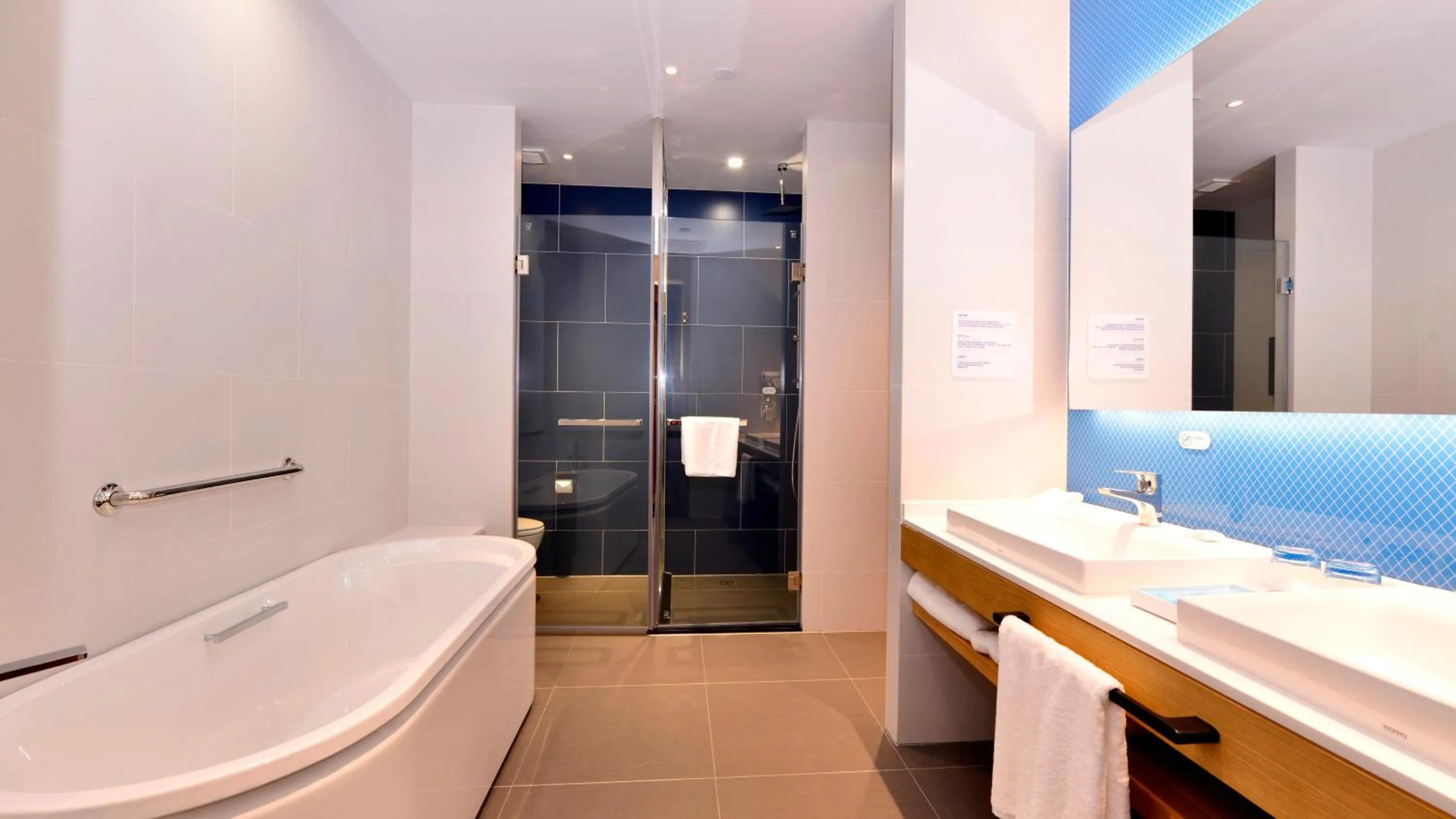 Photo of the whole room in Holiday Inn Express Luanchuan by IHG