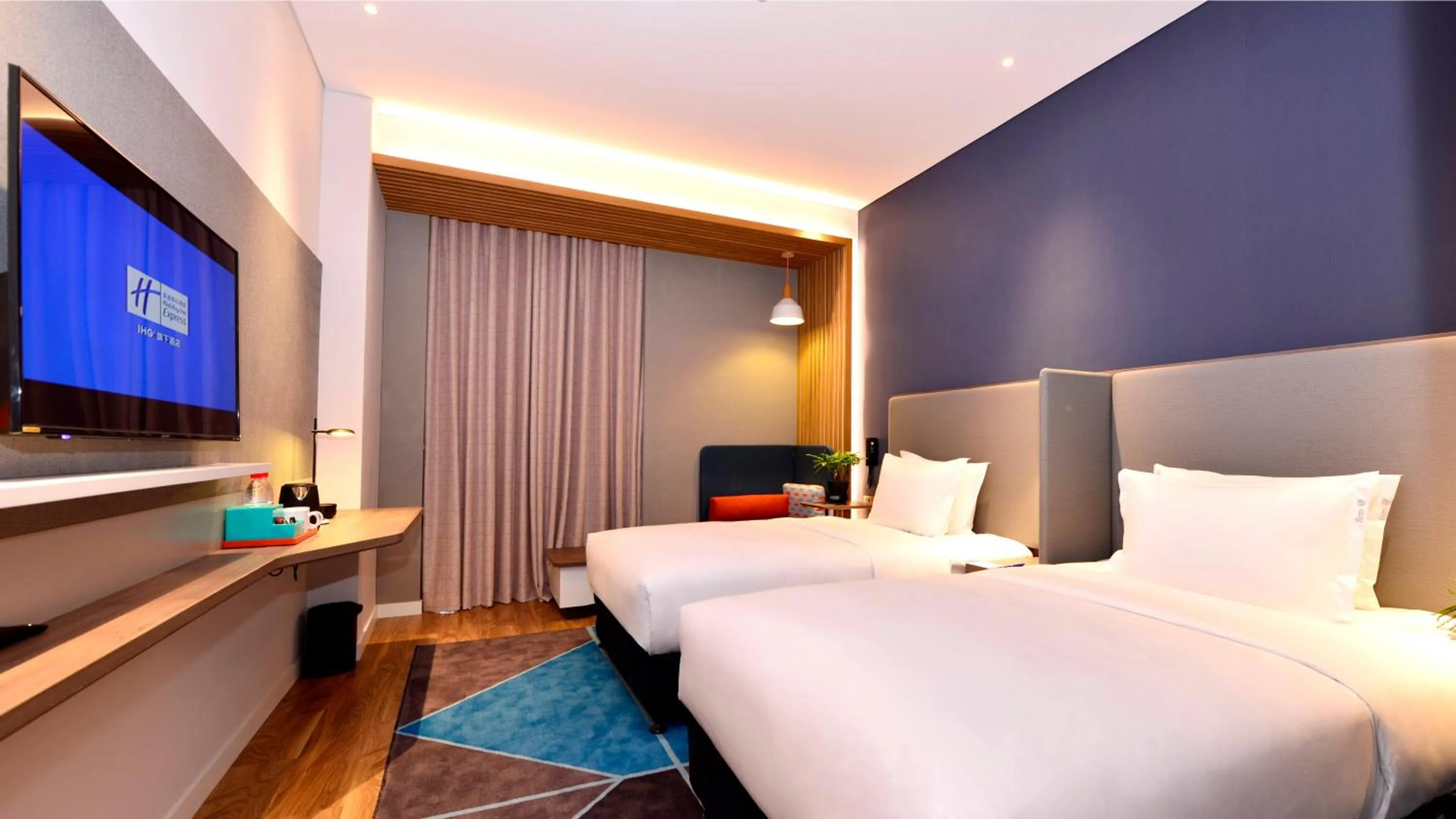 Photo of the whole room, Bed in Holiday Inn Express Luanchuan by IHG
