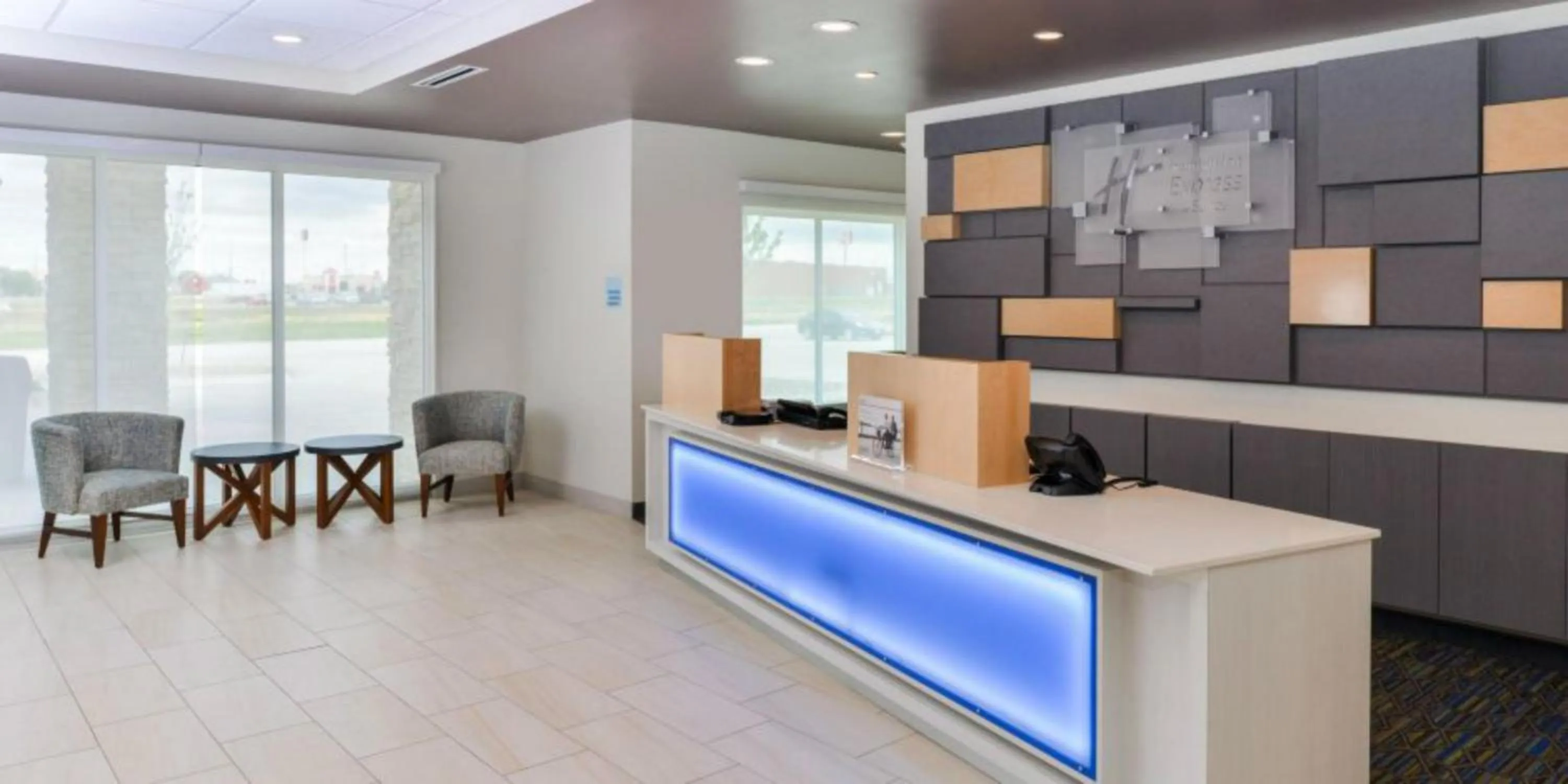 Property building in Holiday Inn Express - Alliance by IHG