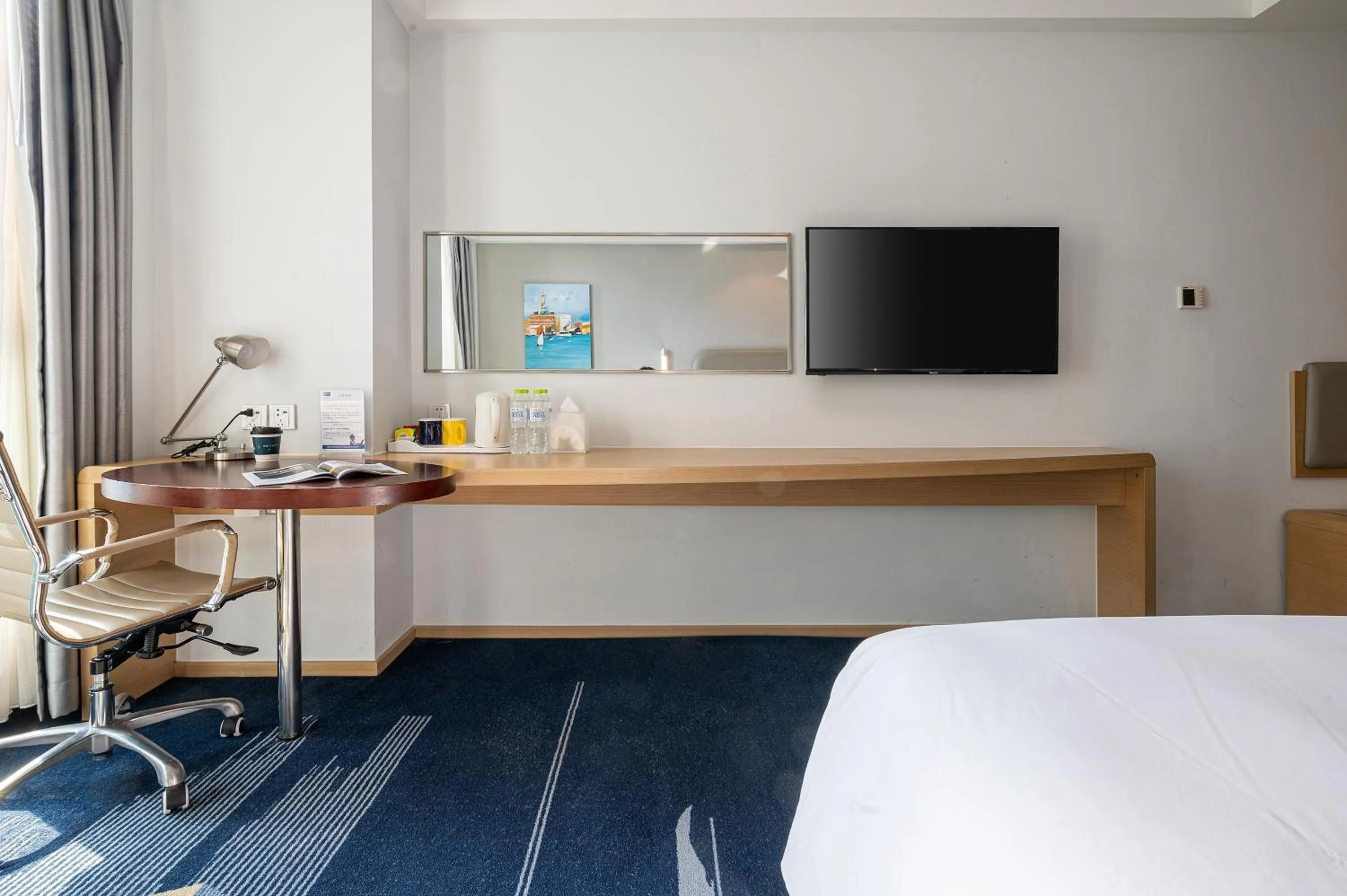 Bedroom, Bed in Holiday Inn Express - Qingdao West Coast by IHG