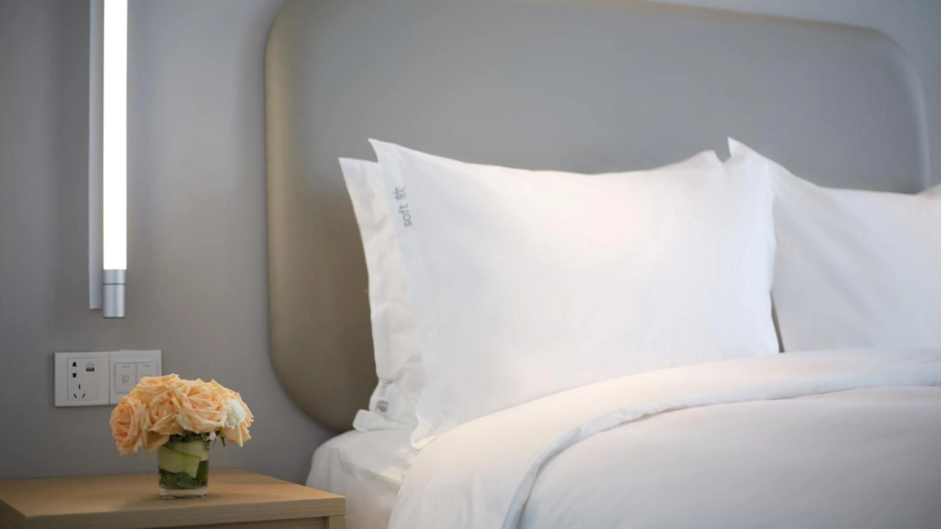 Photo of the whole room, Bed in Holiday Inn Express - Qingdao West Coast by IHG