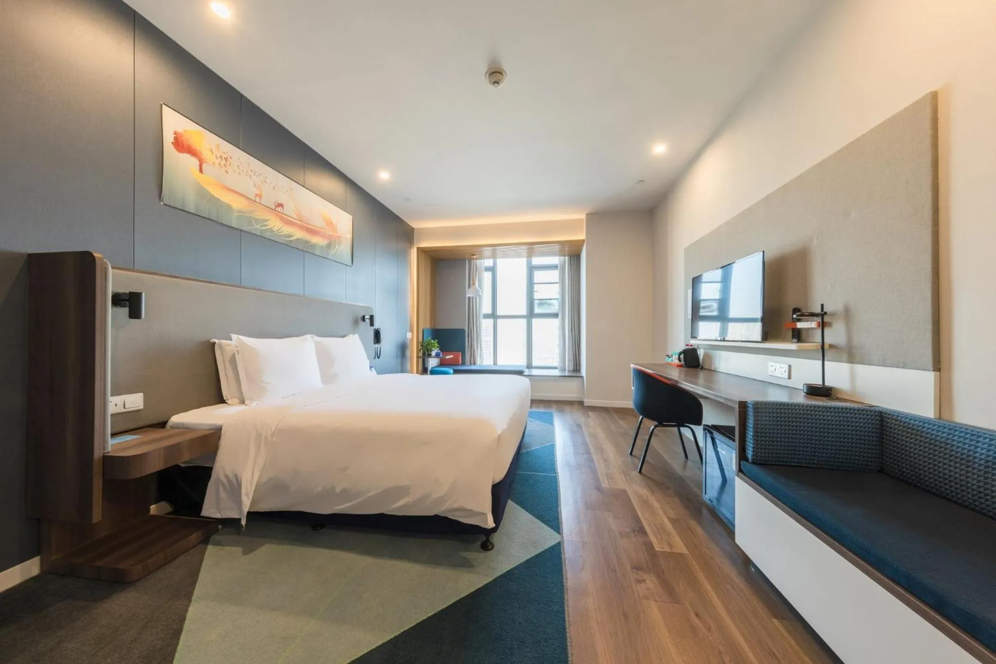 Photo of the whole room, Bed in Holiday Inn Express - Wuhan Optical Valley by IHG