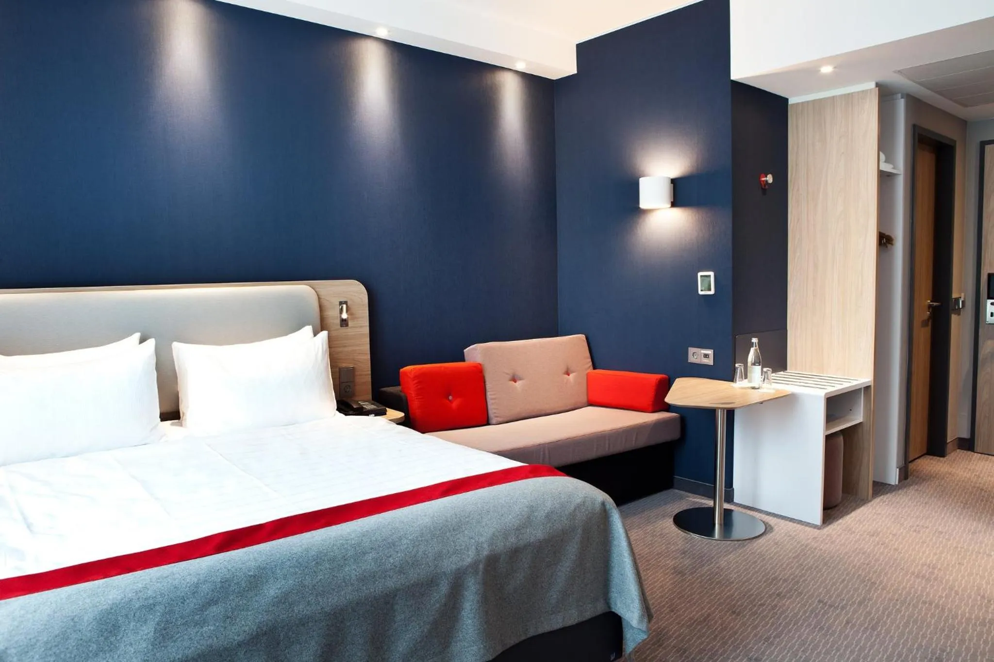 Photo of the whole room, Bed in Holiday Inn Express - Ringsheim by IHG