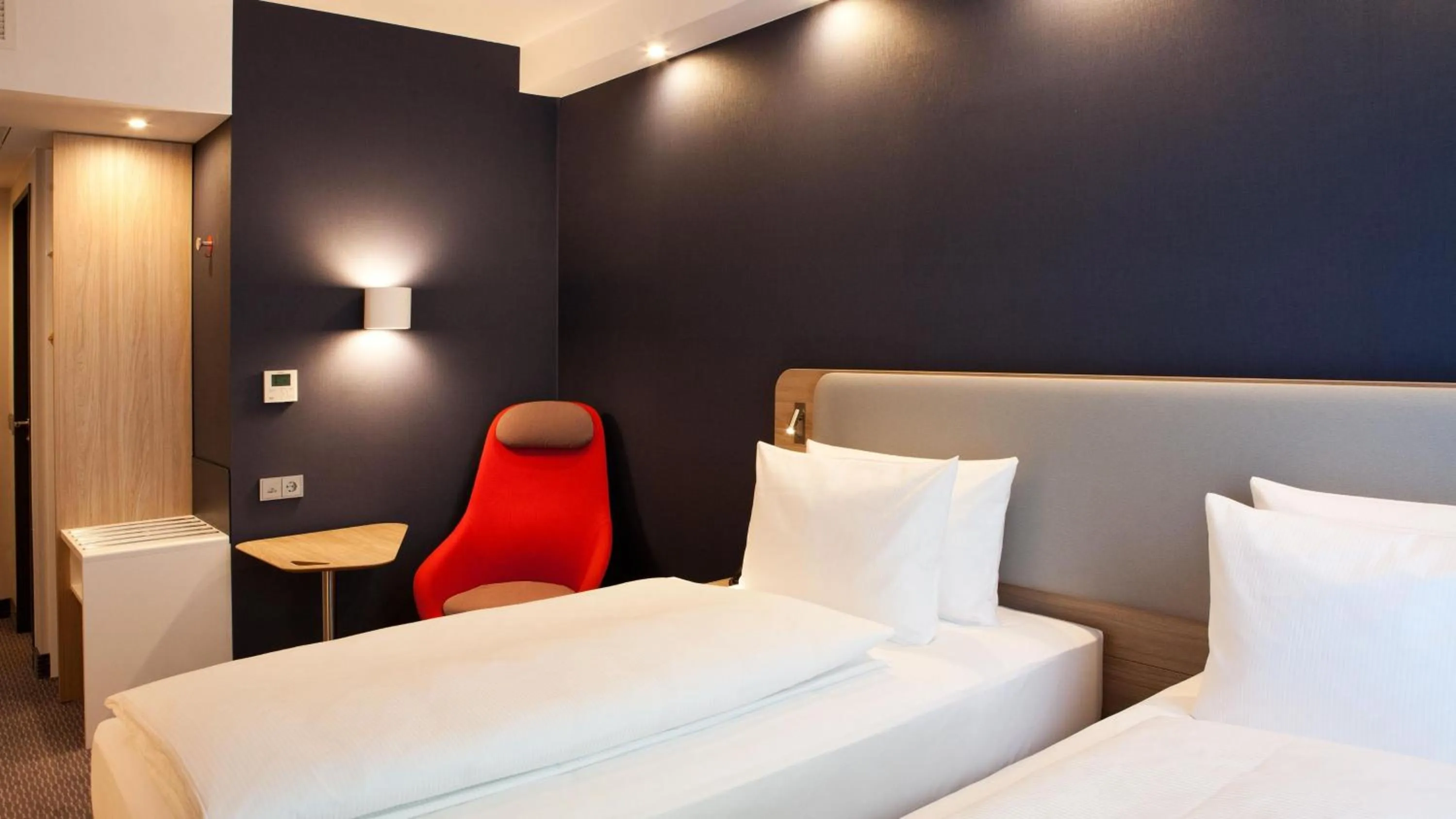 Photo of the whole room, Bed in Holiday Inn Express - Ringsheim by IHG