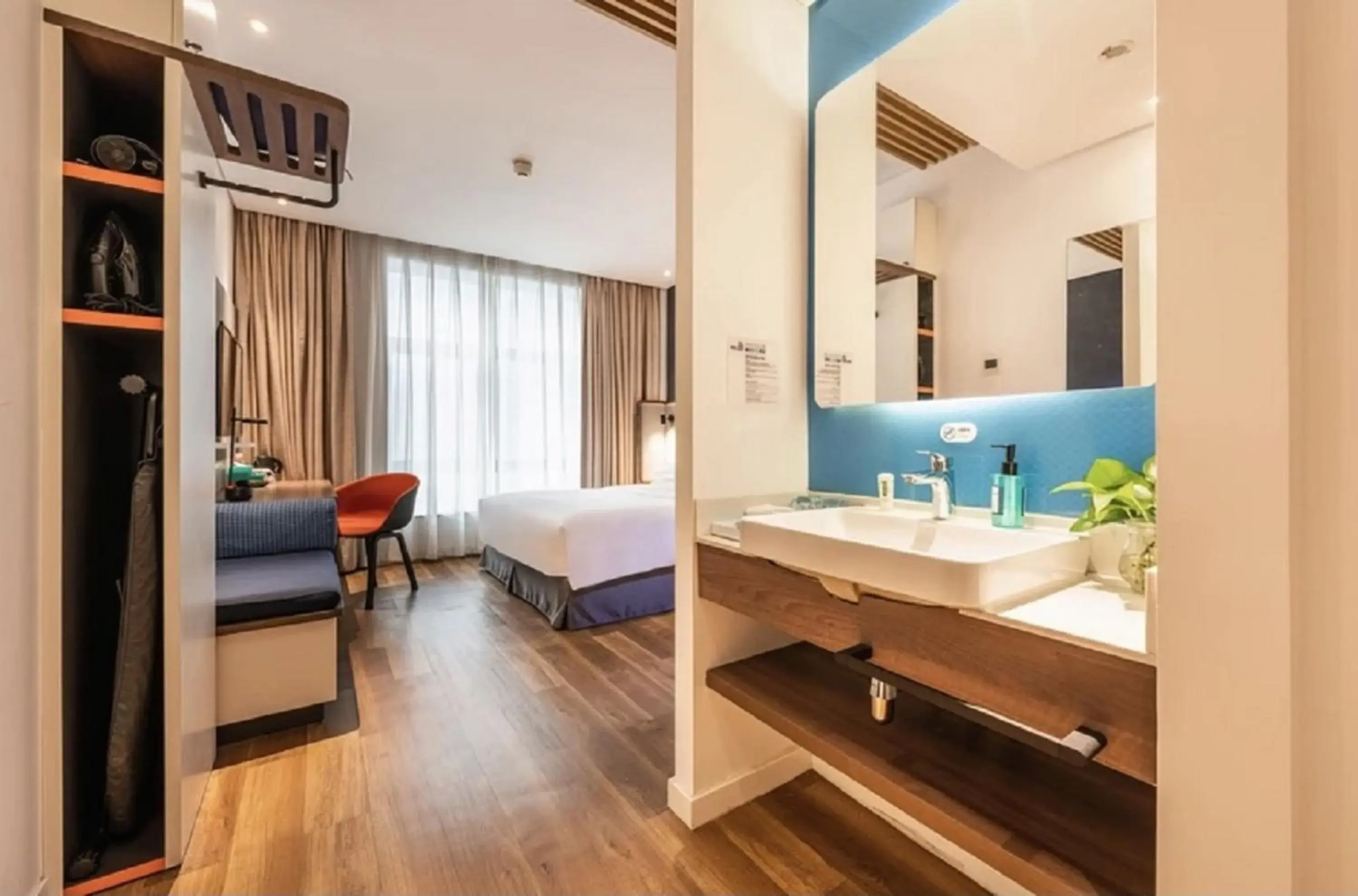Standard Queen Room - Disability Access in Holiday Inn Express Hefei Shushan by IHG Standard Queen Room - Disability Access in Holiday Inn Express Hefei Shushan by IHG