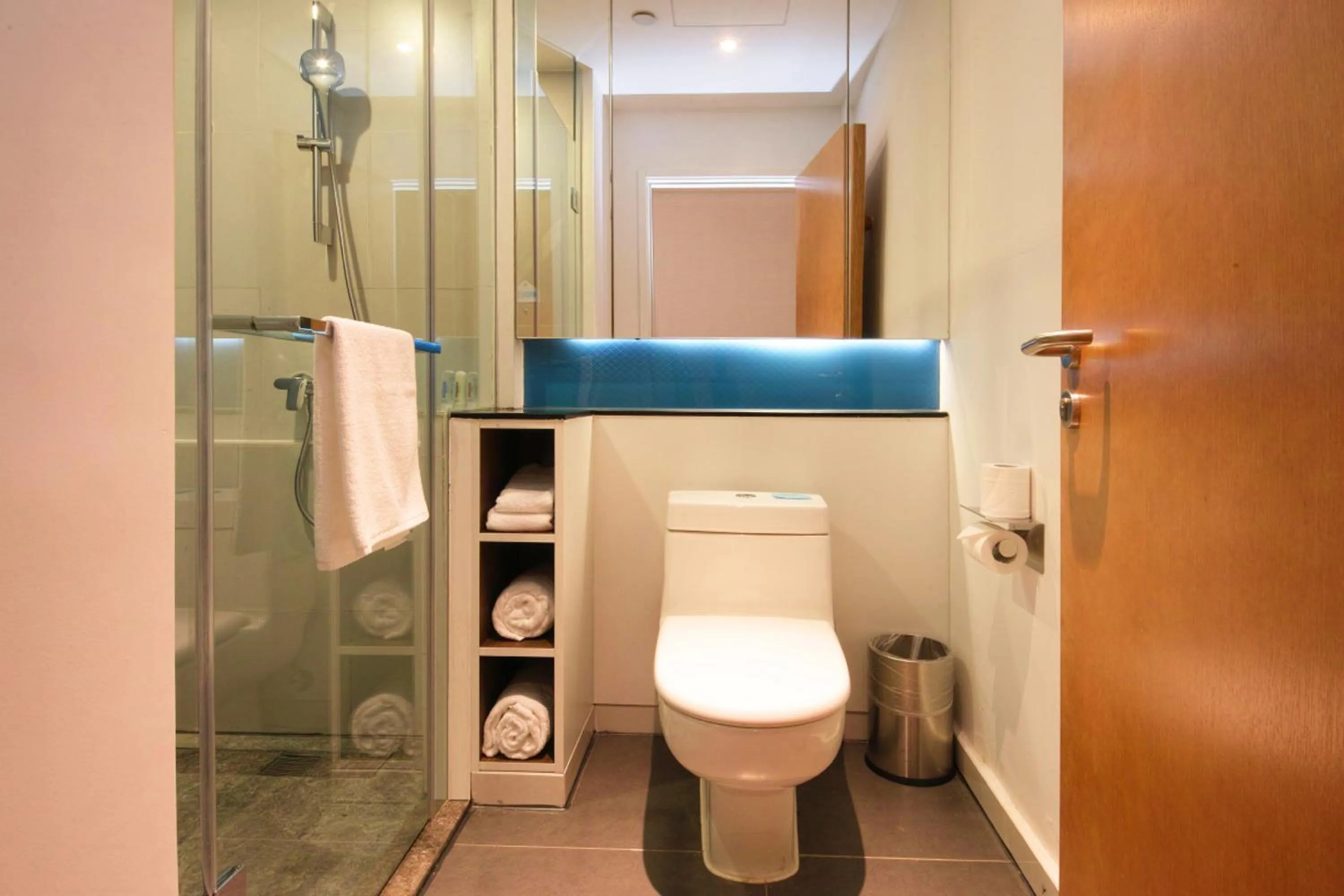 Toilet in Holiday Inn Express Hefei Shushan by IHG