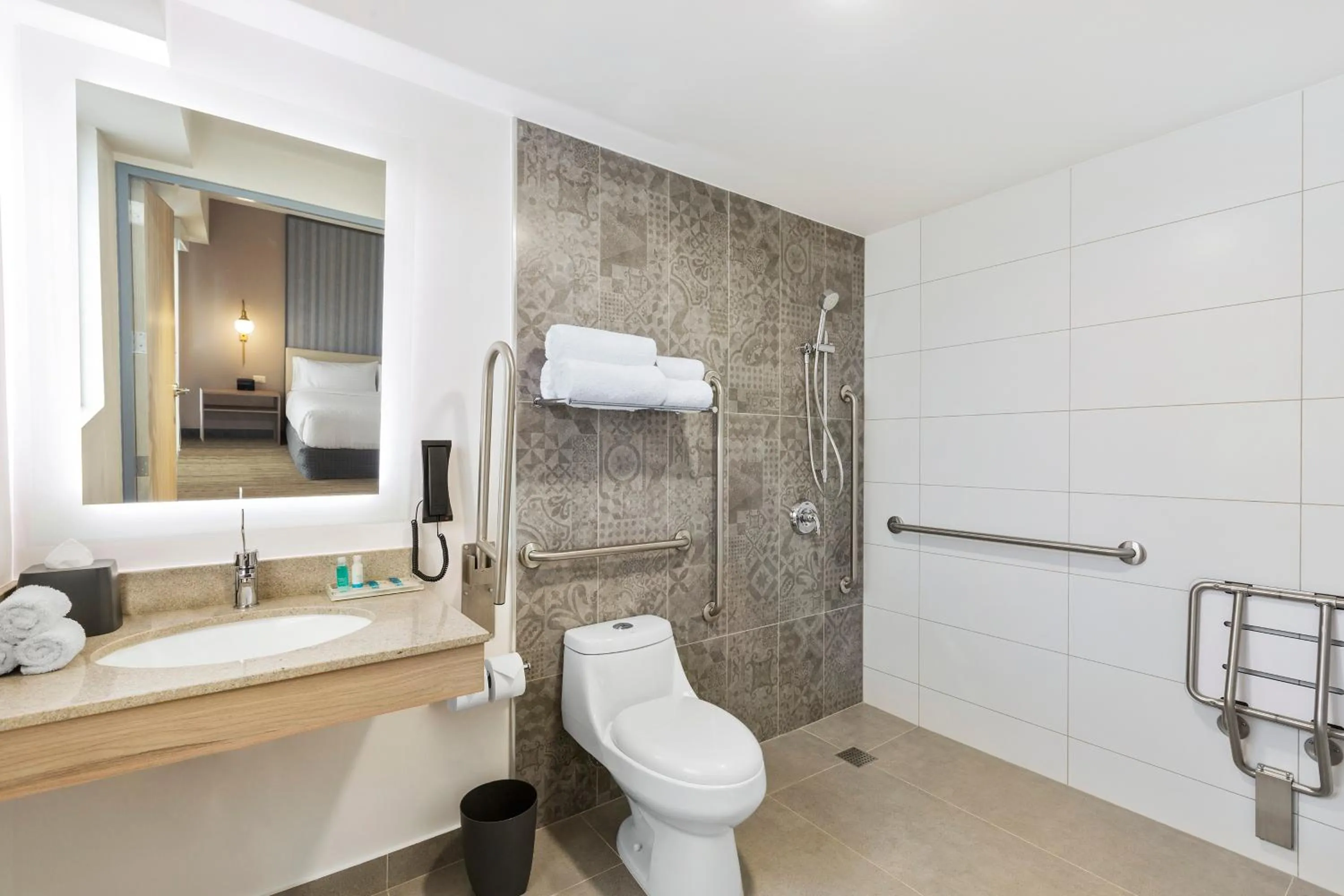 Bathroom in Holiday Inn Express - Lima San Isidro by IHG