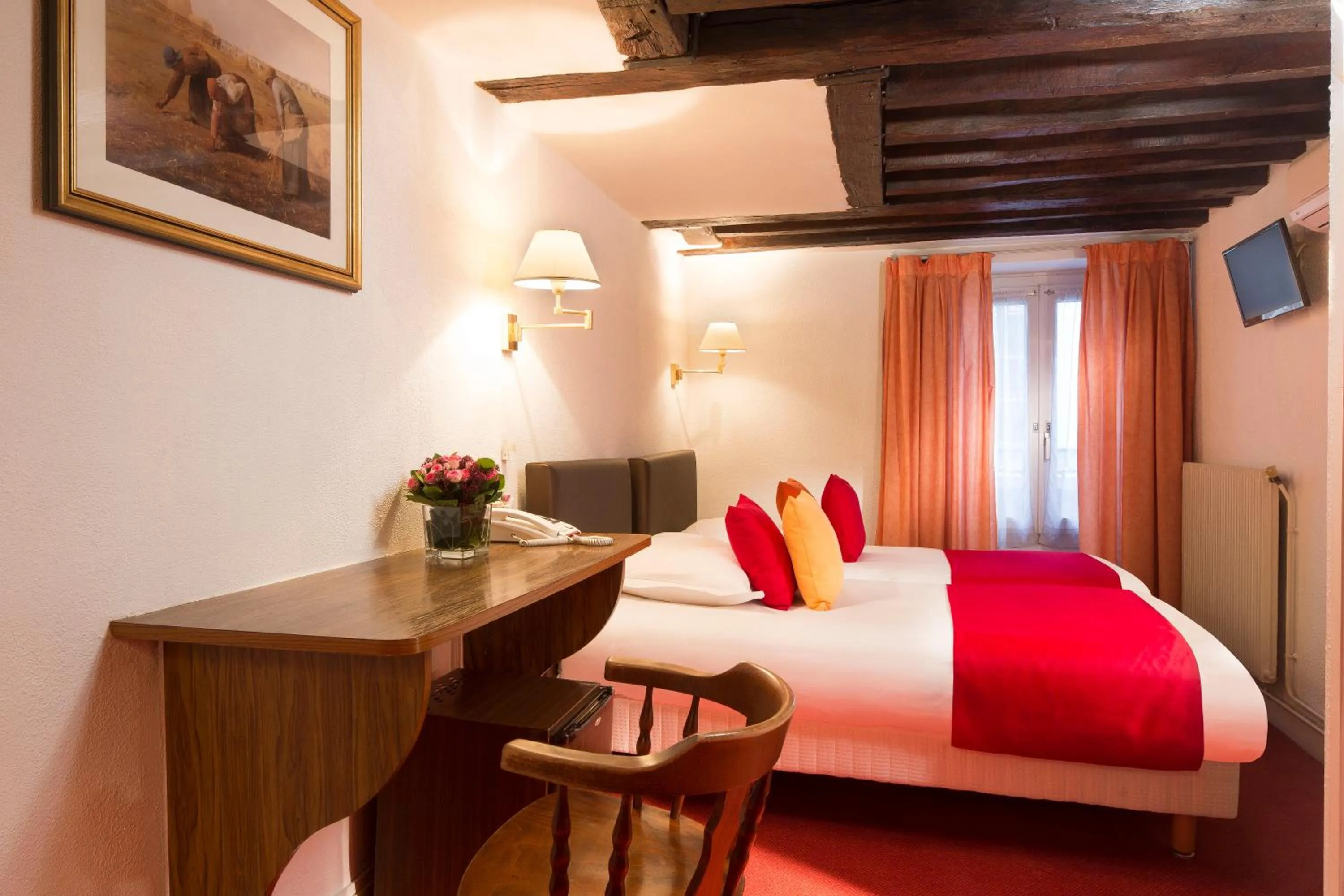 Photo of the whole room, Bed in Hôtel Saint Roch