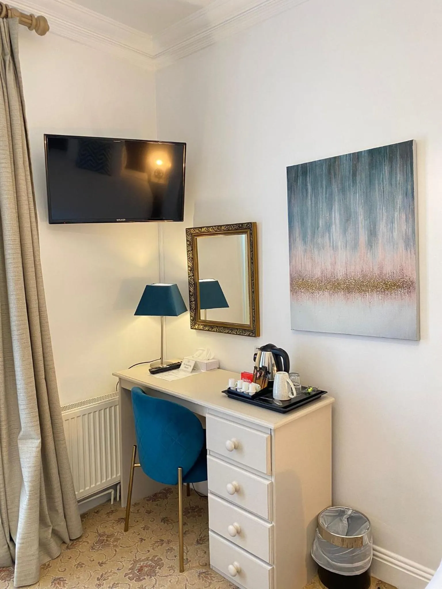 Tom Dick and Harriet's Accommodation