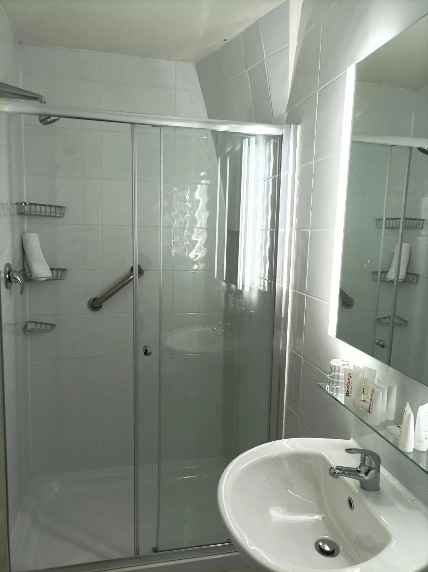 Tom Dick and Harriet's Accommodation