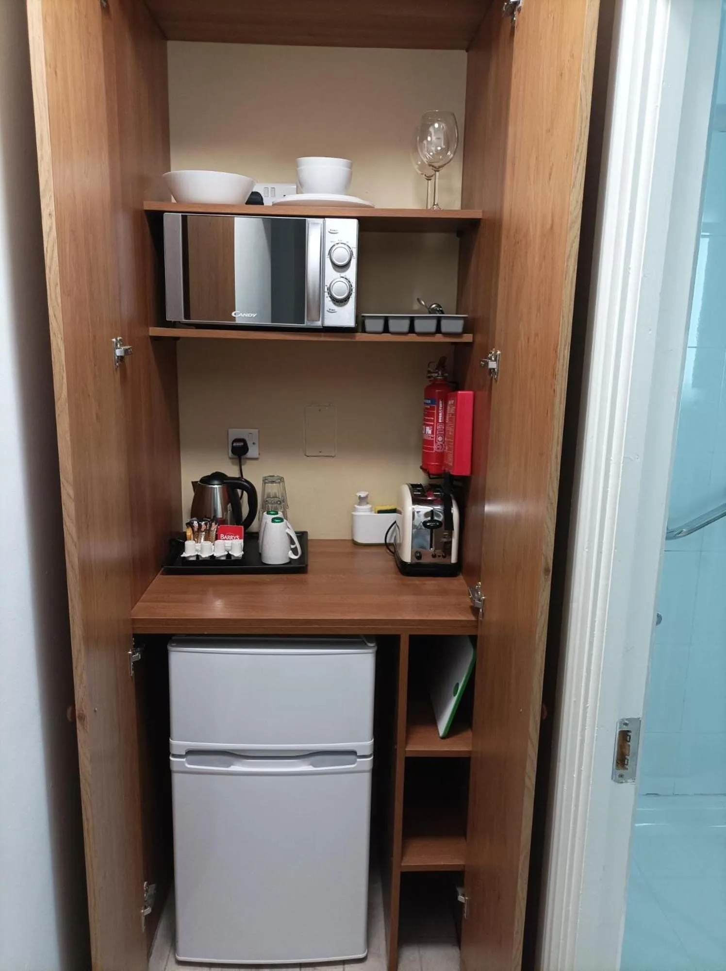 Tom Dick and Harriet's Accommodation