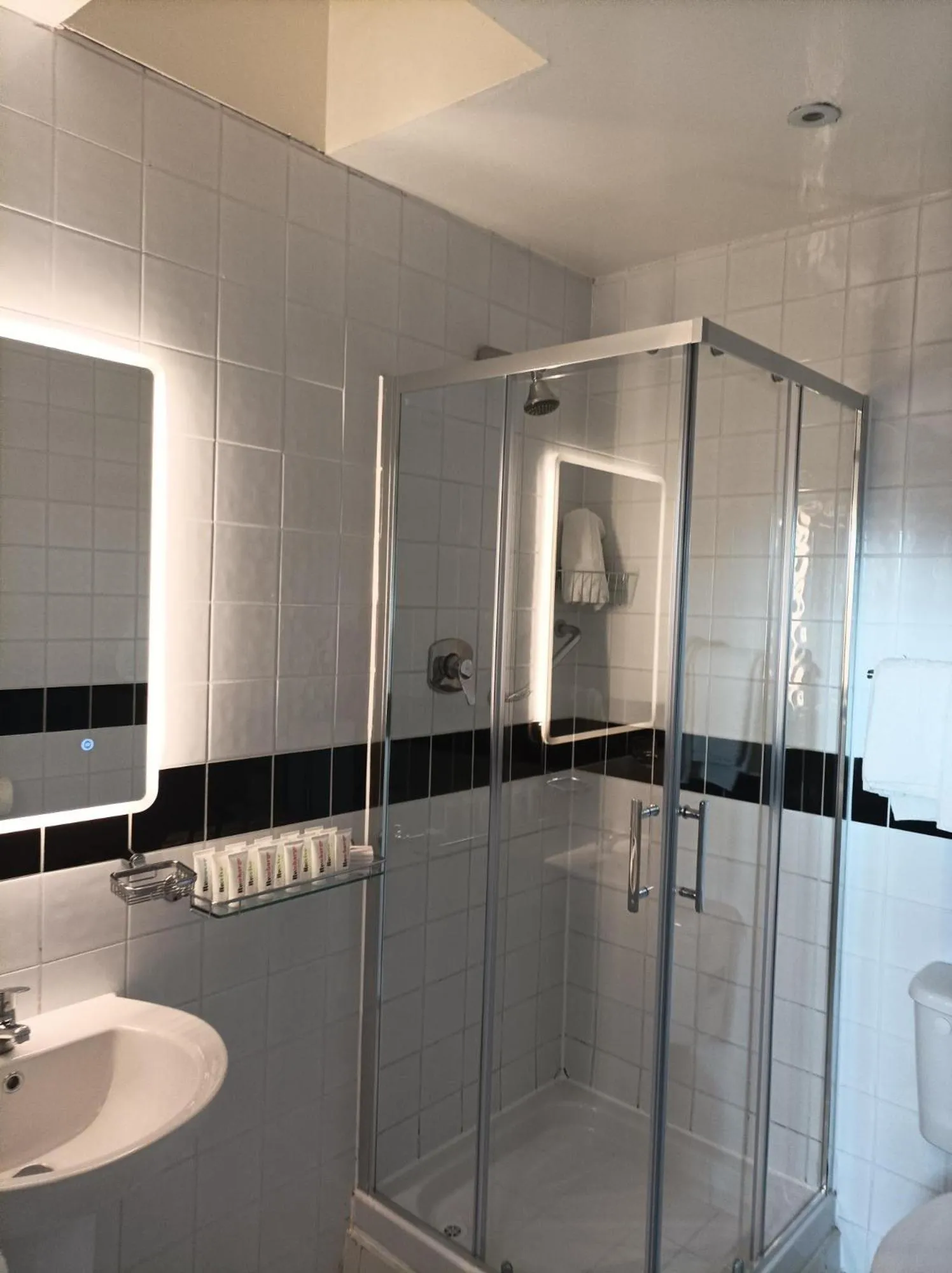 Tom Dick and Harriet's Accommodation