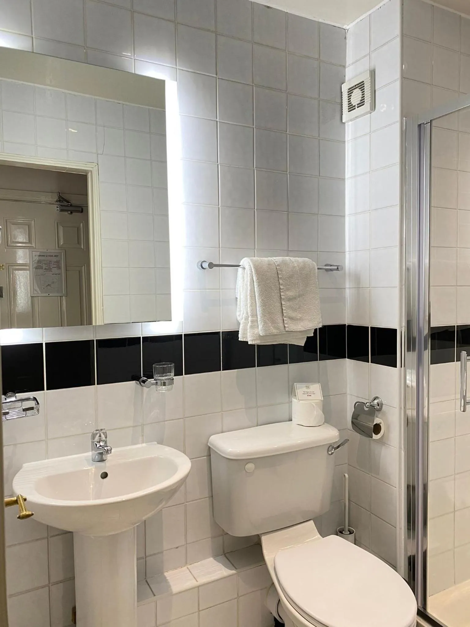 Tom Dick and Harriet's Accommodation