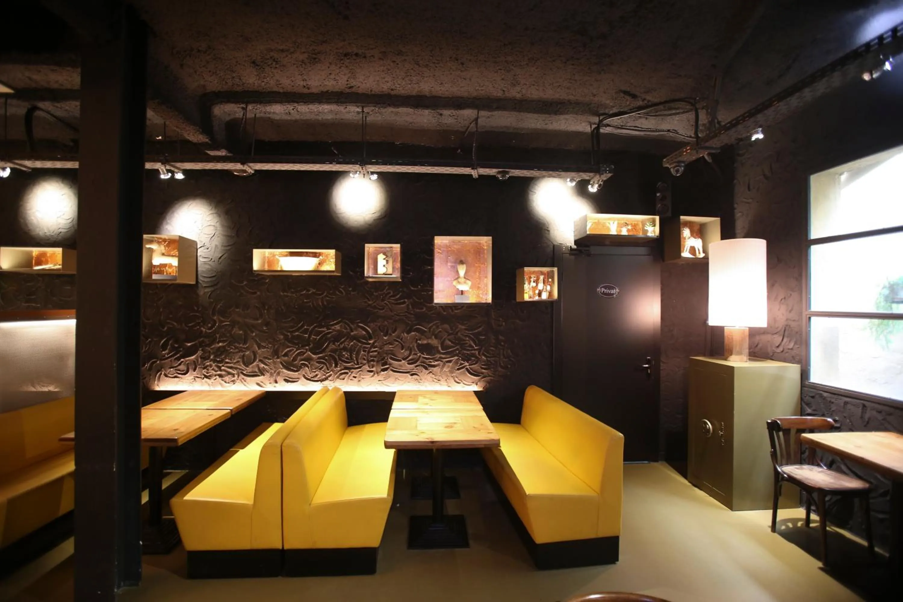 Restaurant/places to eat in Gatell Hotel