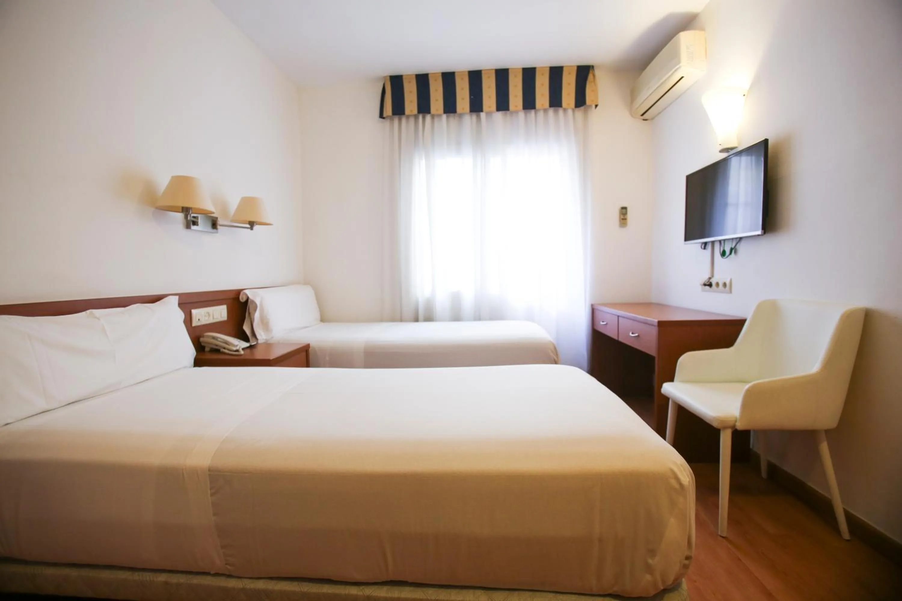 Bedroom, Bed in Gatell Hotel