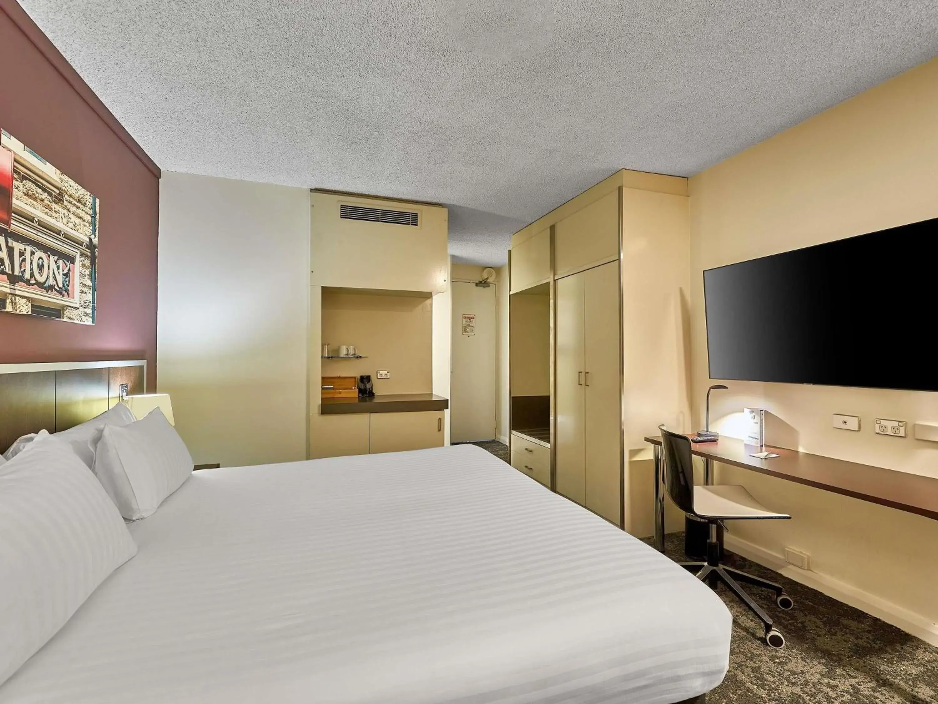 Deluxe King Room in Mercure Perth On Hay Deluxe King Room in Mercure Perth On Hay