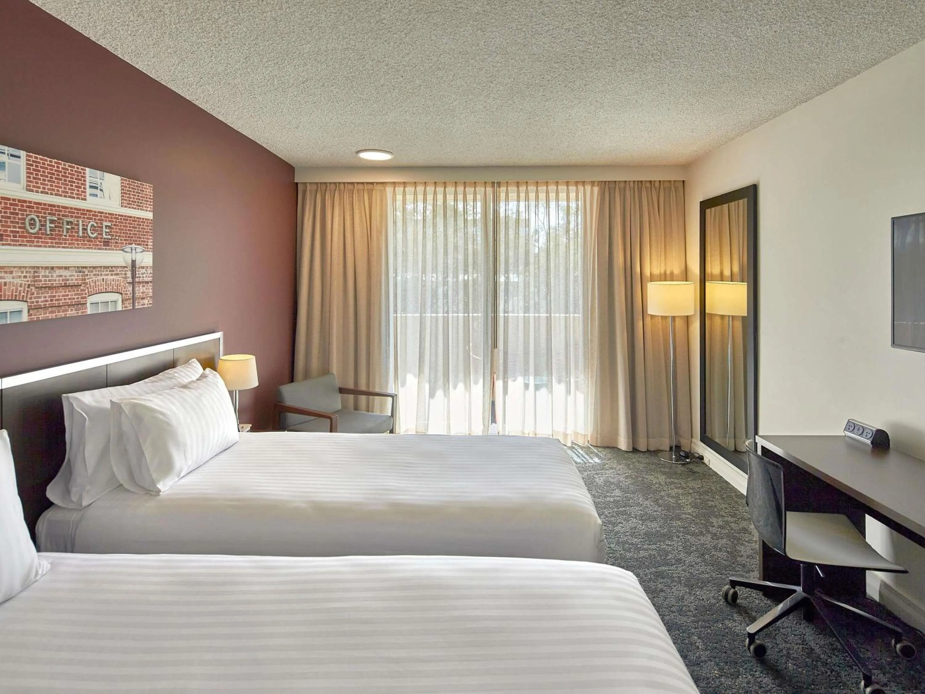 Bedroom, Bed in Mercure Perth On Hay