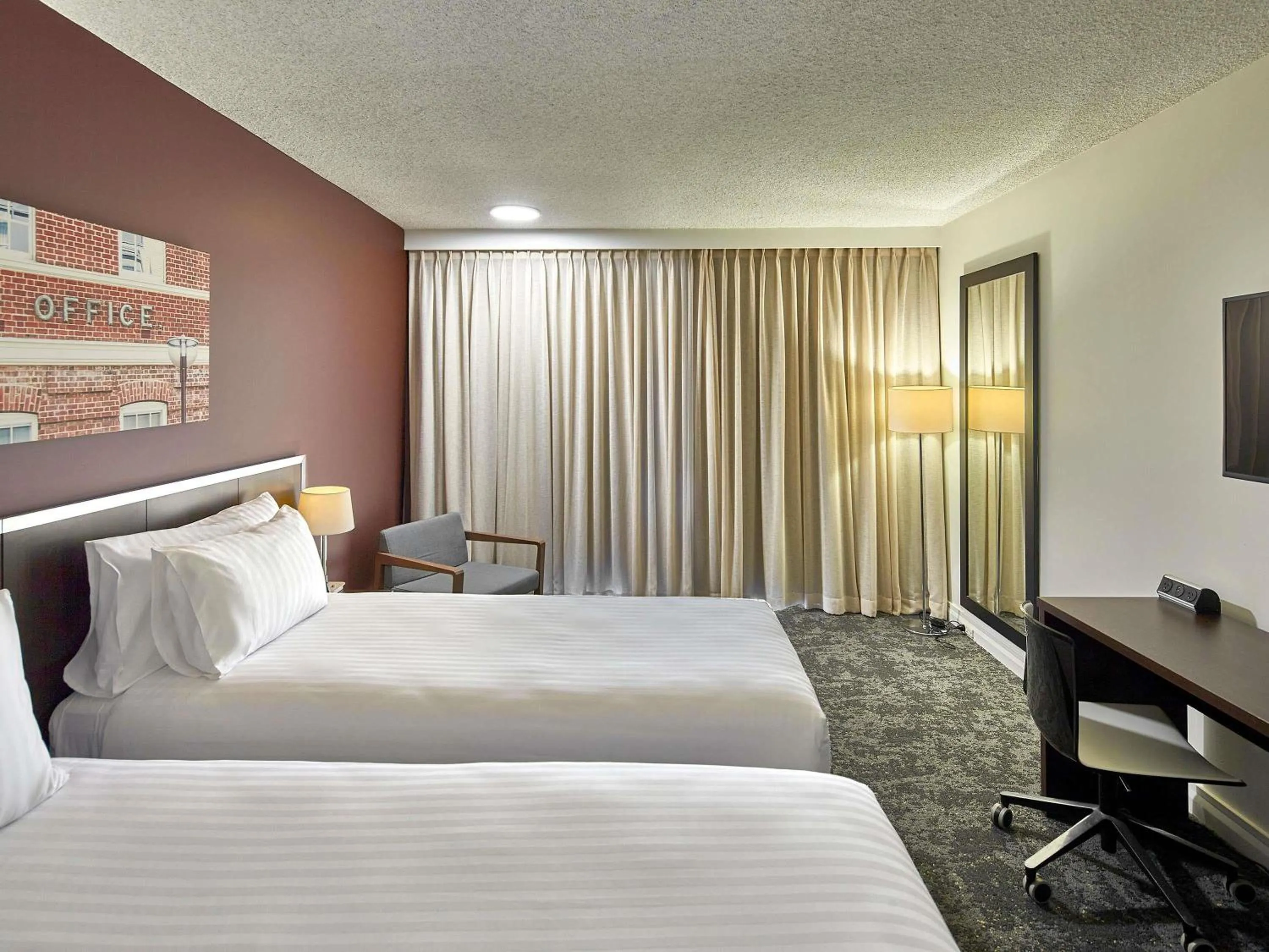 Bedroom, Bed in Mercure Perth On Hay