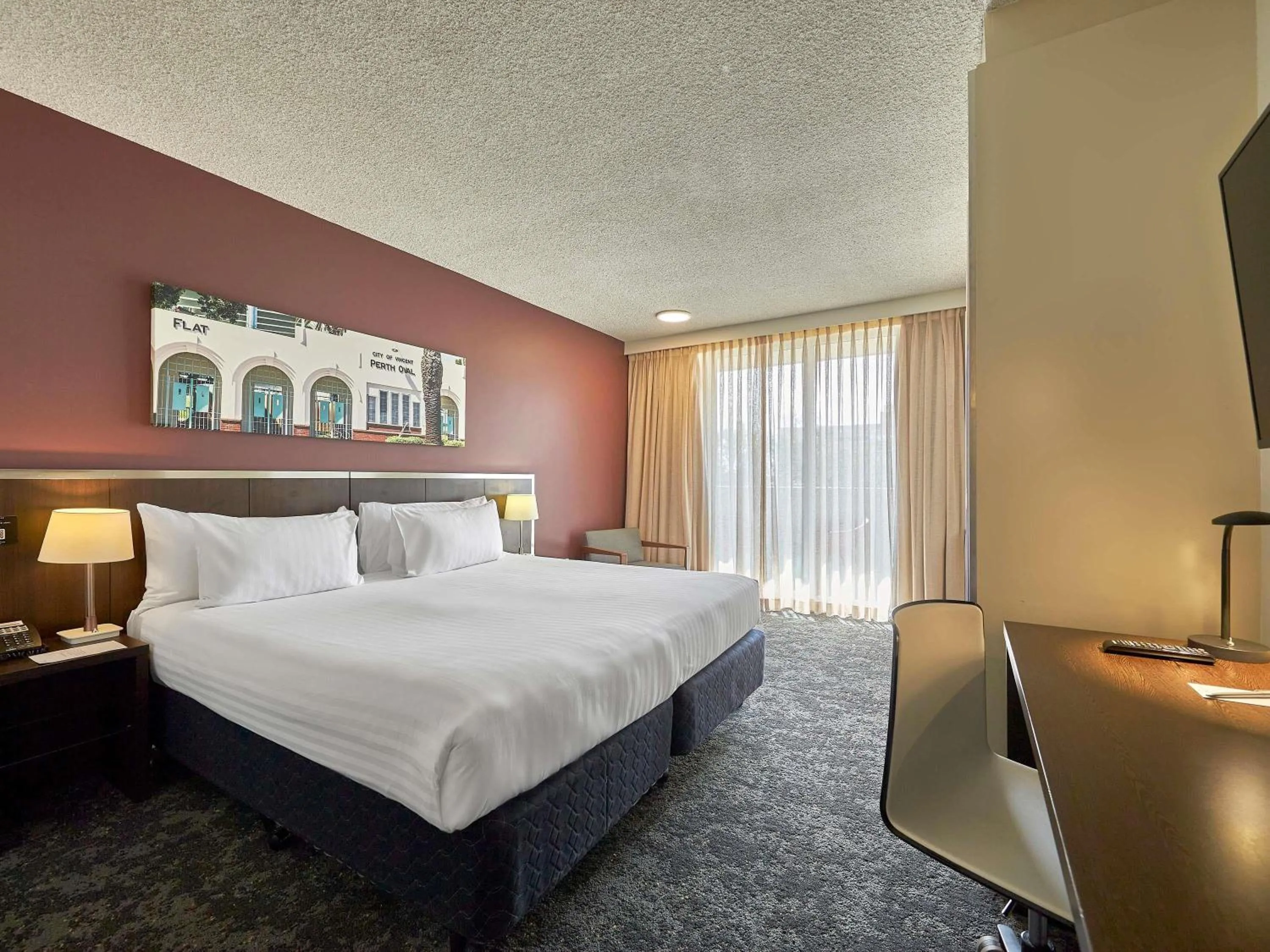 Bedroom, Bed in Mercure Perth On Hay