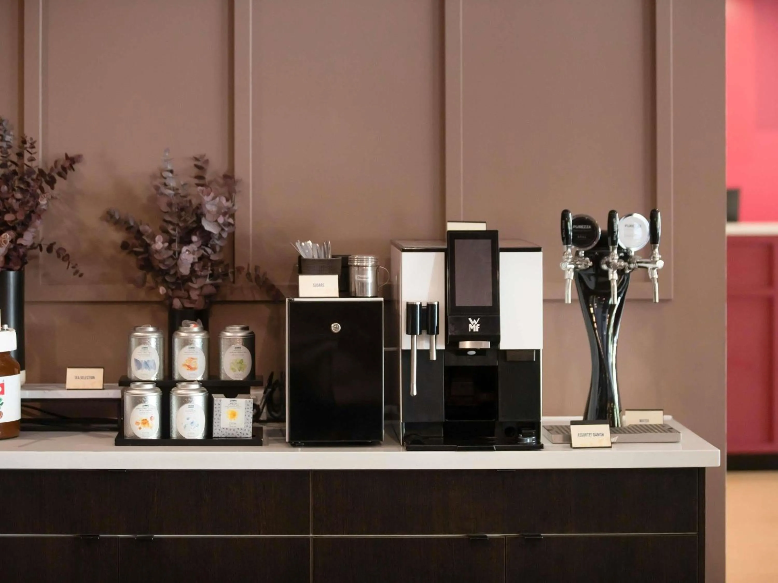 Breakfast in Mercure Perth On Hay