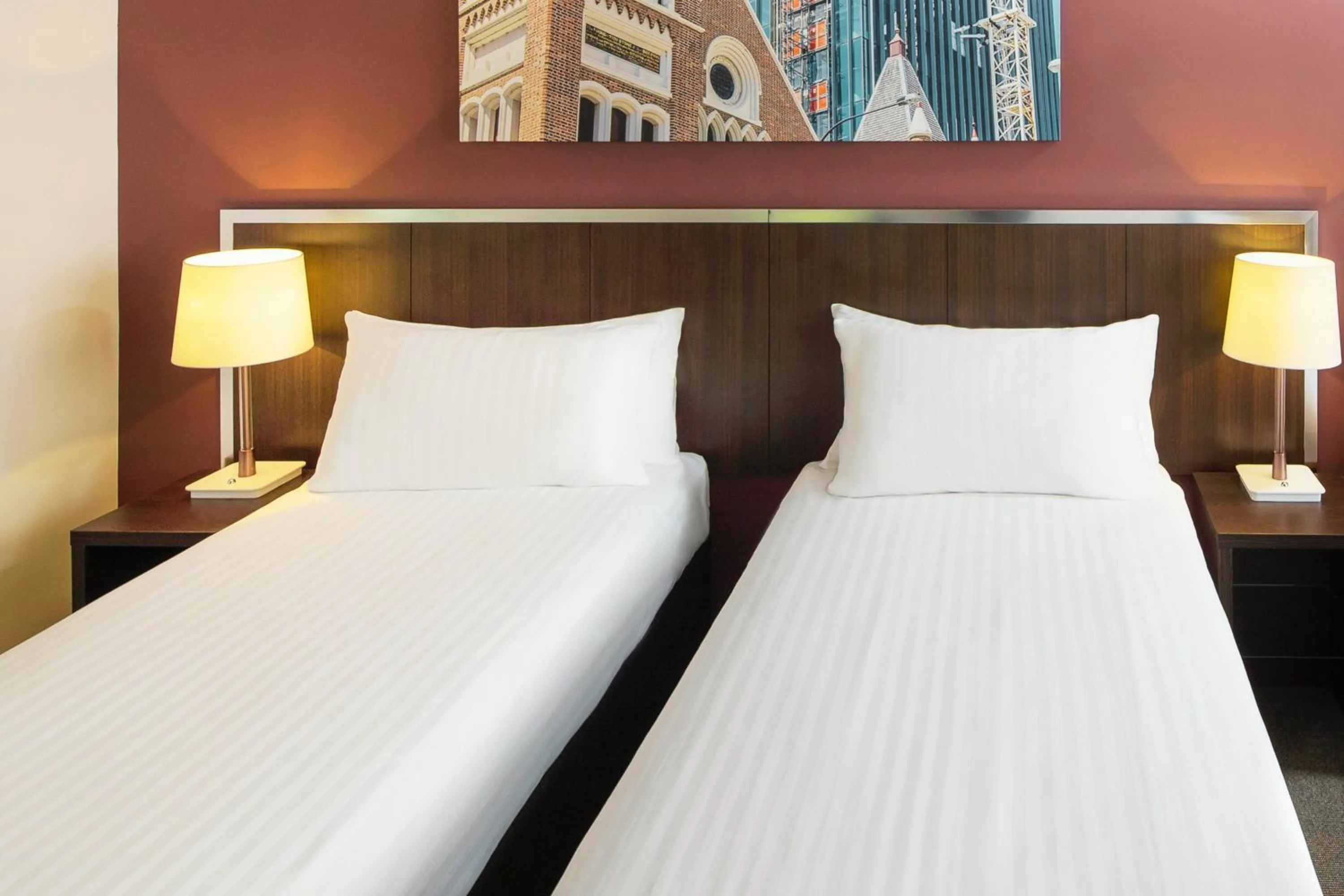 Bed in Mercure Perth On Hay