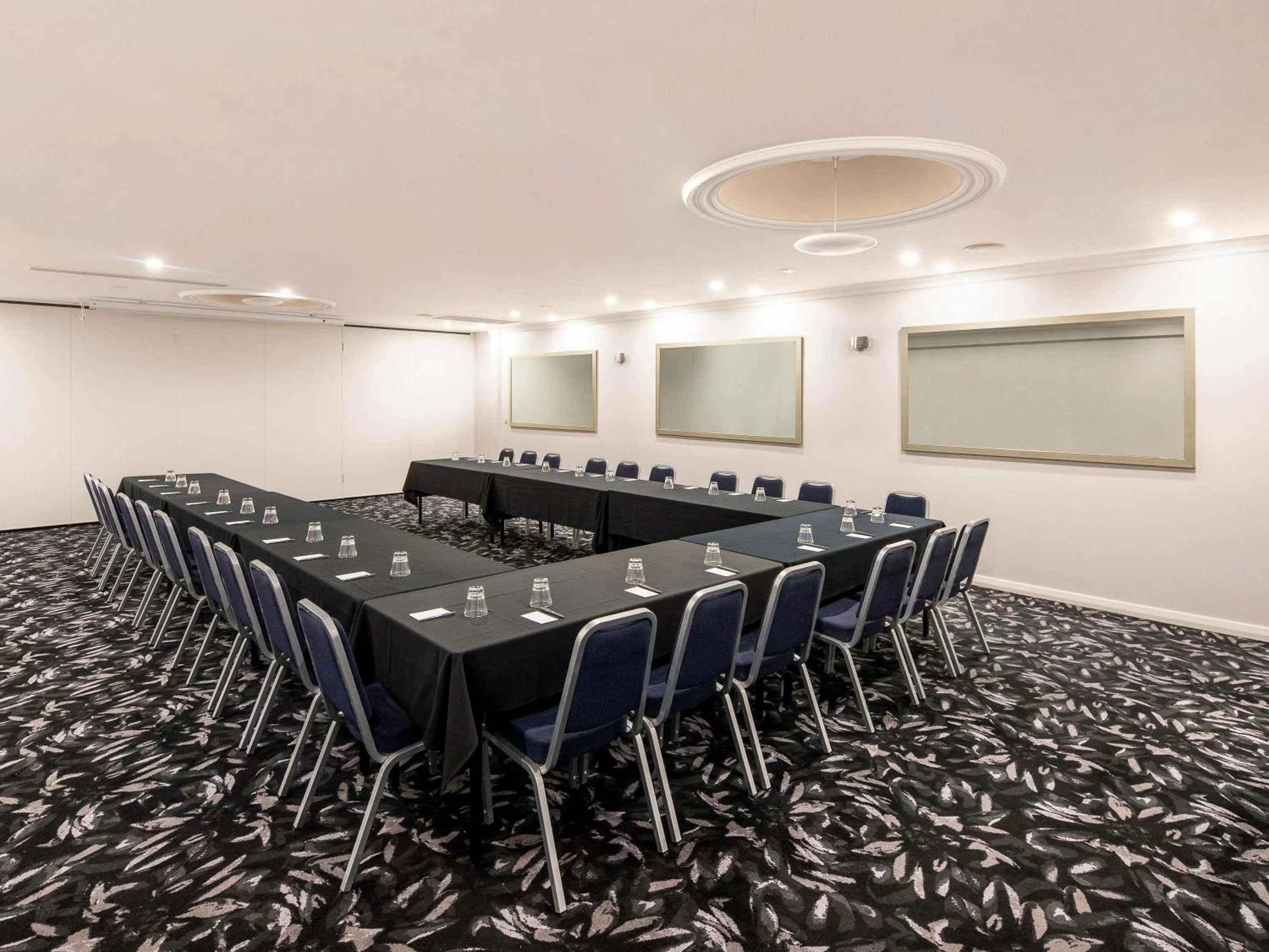 Meeting/conference room in Mercure Perth On Hay