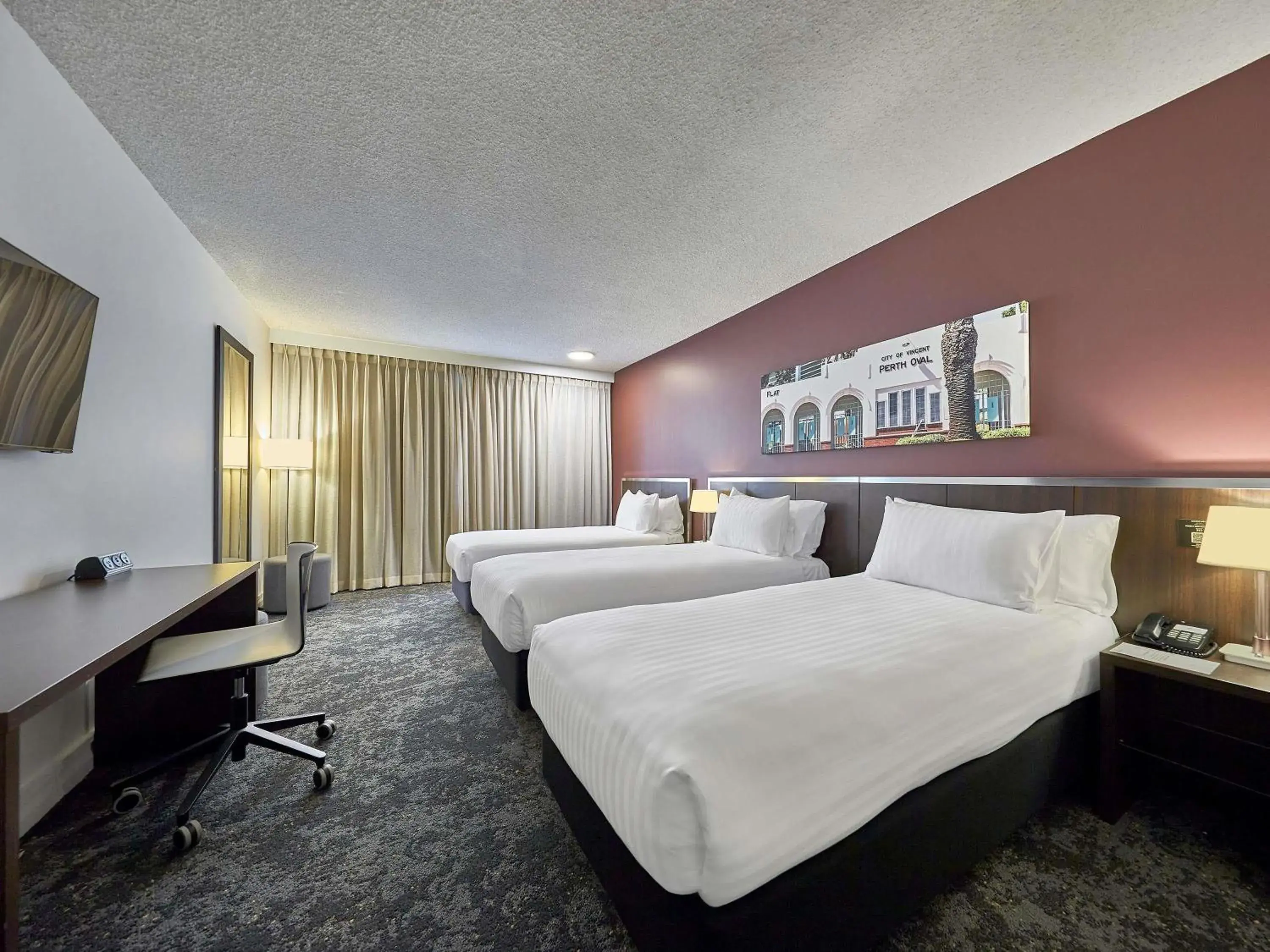 Standard Triple Room in Mercure Perth On Hay Standard Triple Room in Mercure Perth On Hay