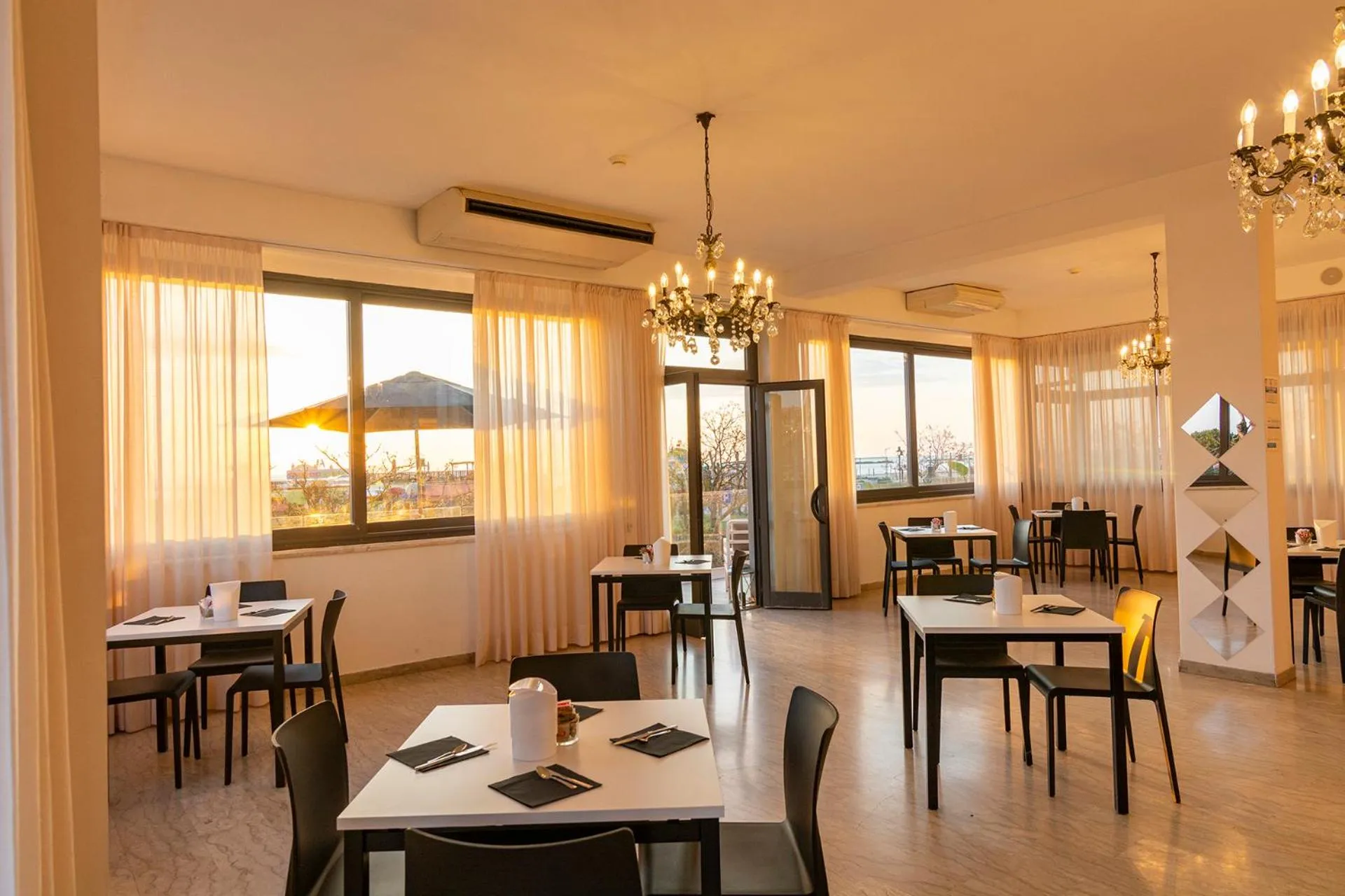 Breakfast in Hotel Atlas