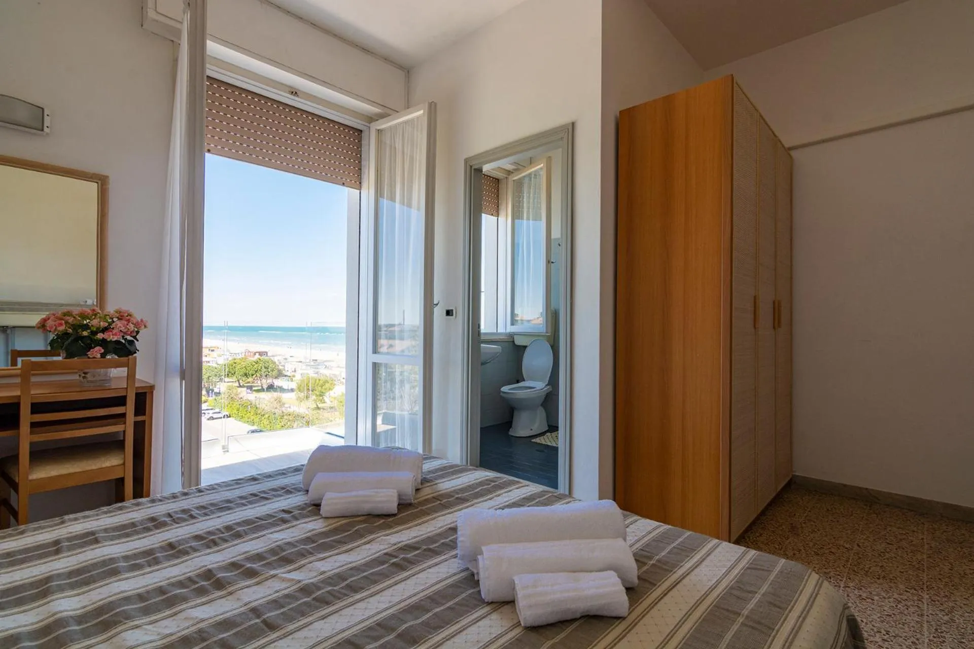 Bedroom, Bed in Hotel Atlas