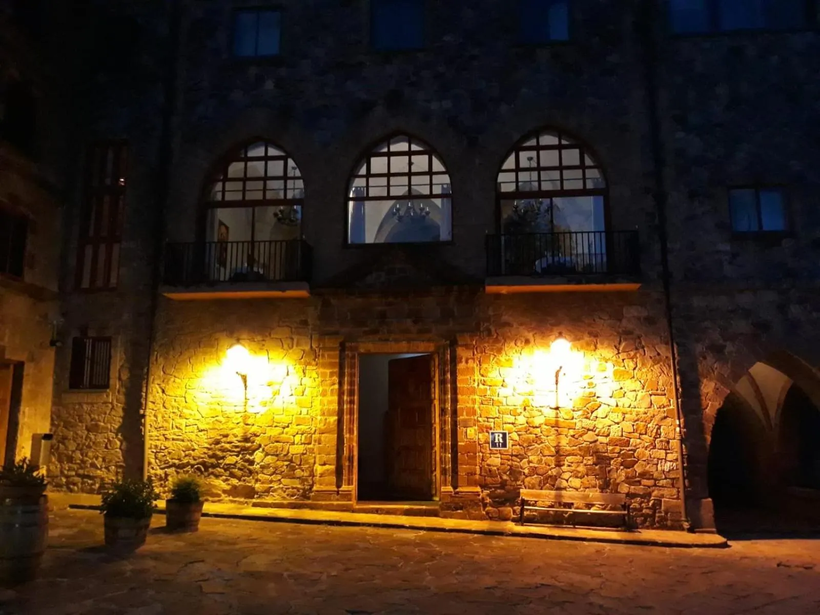 Restaurant/places to eat in MONASTERIO de SANTA MARÍA DE VALVANERA