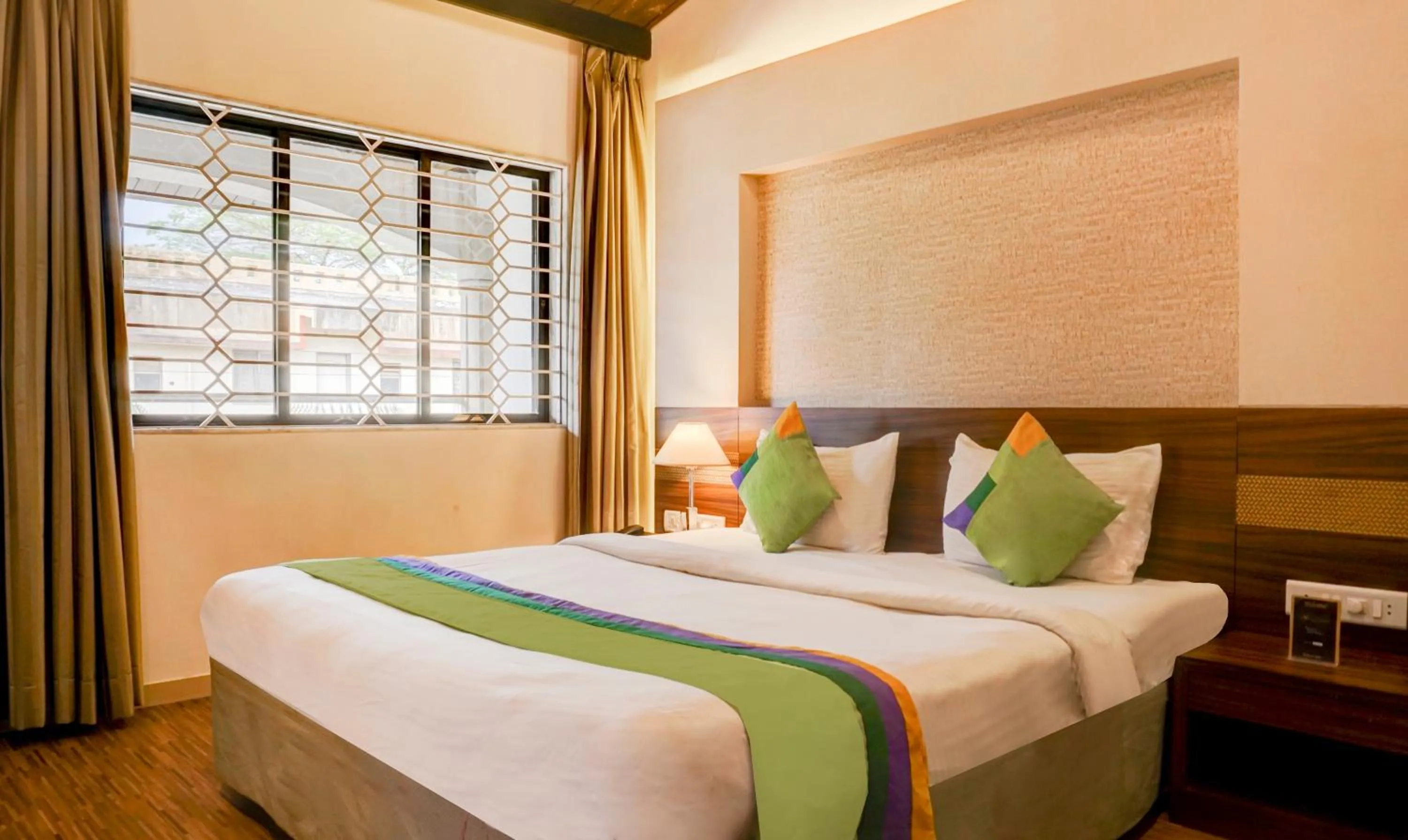 Bedroom, Bed in Treebo Five Elements, Lonavala