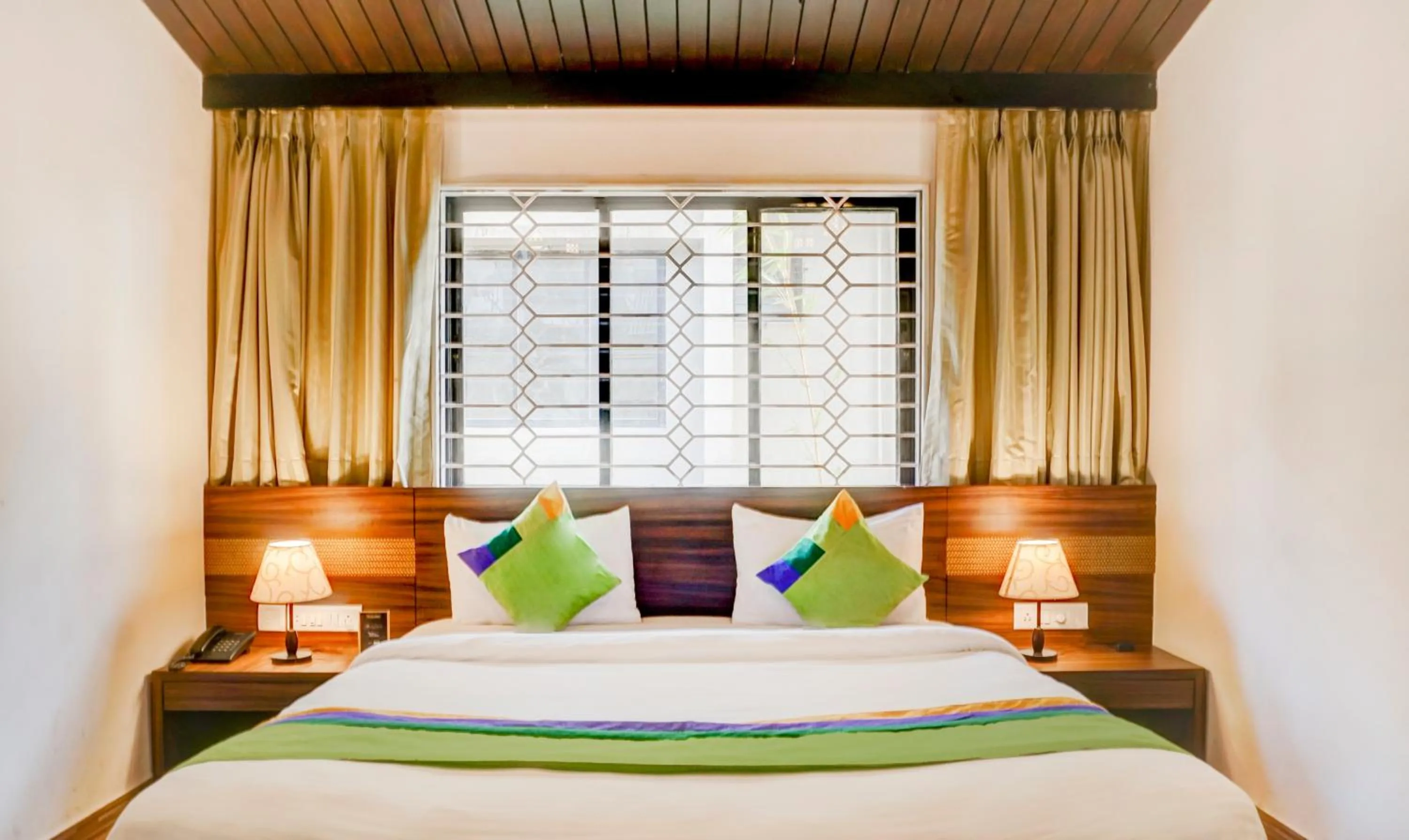 Bedroom, Bed in Treebo Five Elements, Lonavala