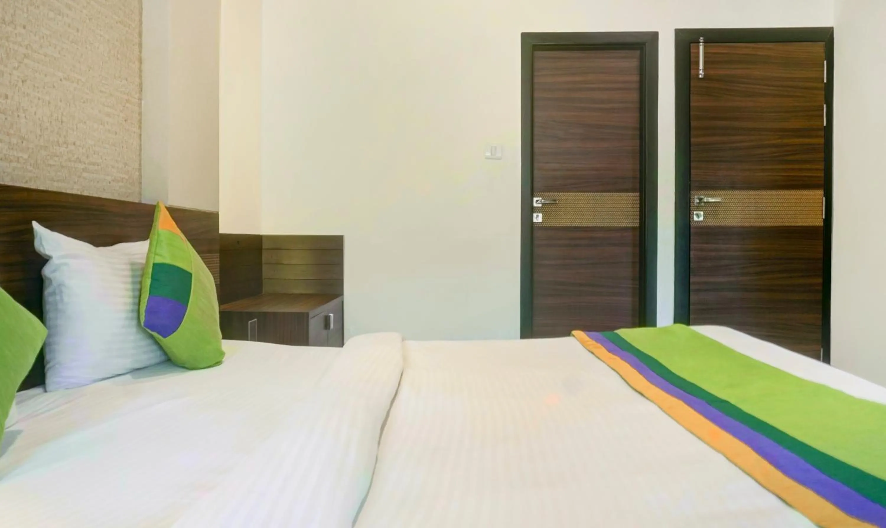 Bedroom, Bed in Treebo Five Elements, Lonavala